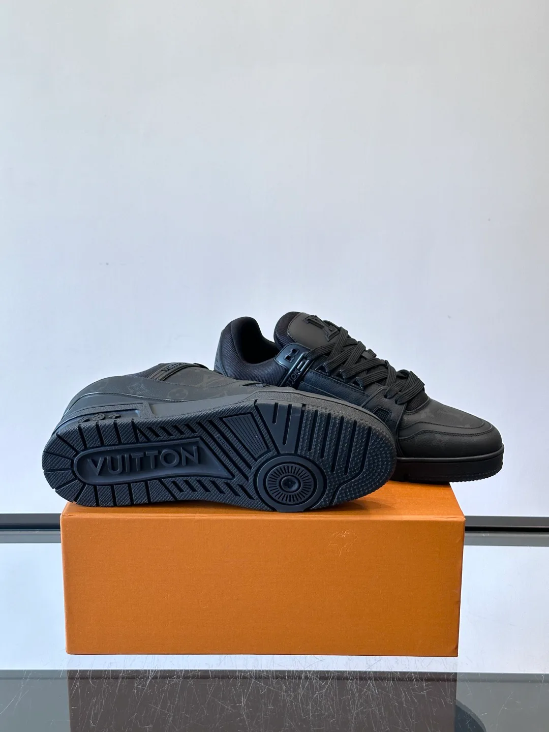 Кроссовки Женские Louis Vuitton 11707415