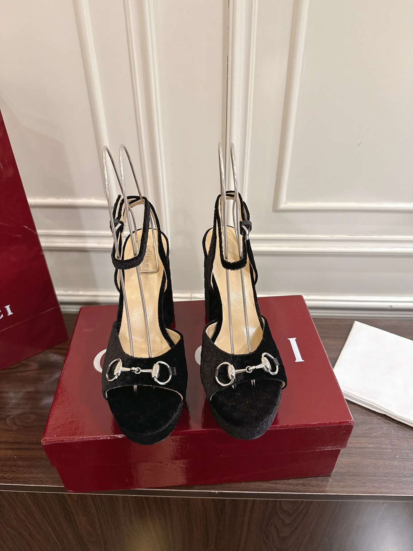Босоножки Женские Gucci 19410066
