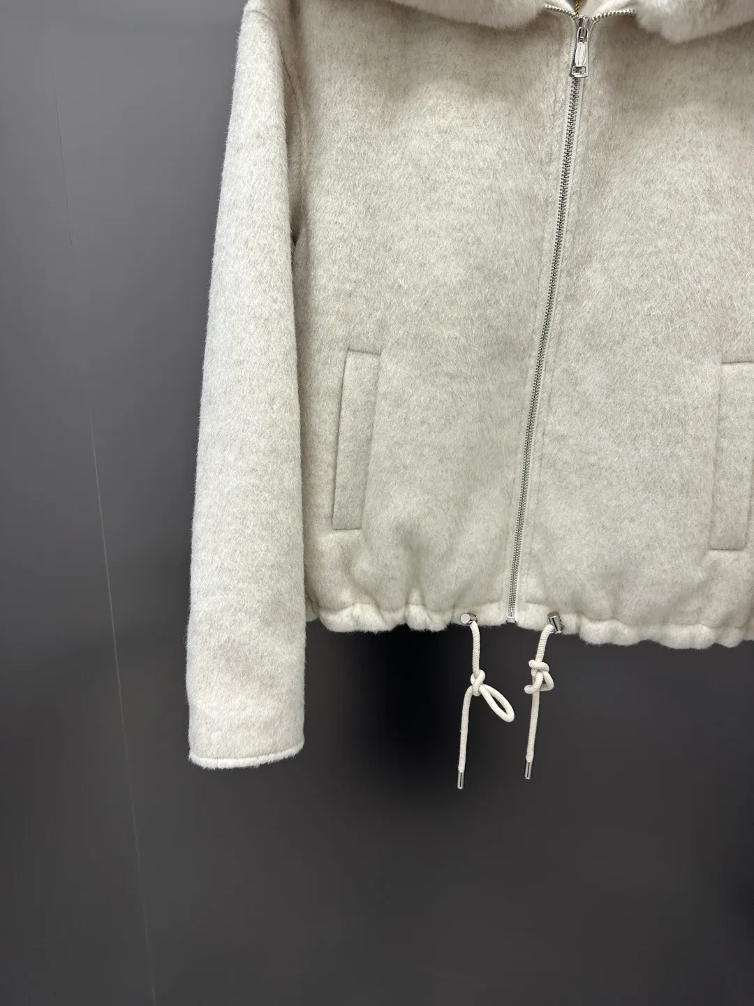 Куртки И Пуховики Женские Loro Piana 18702452
