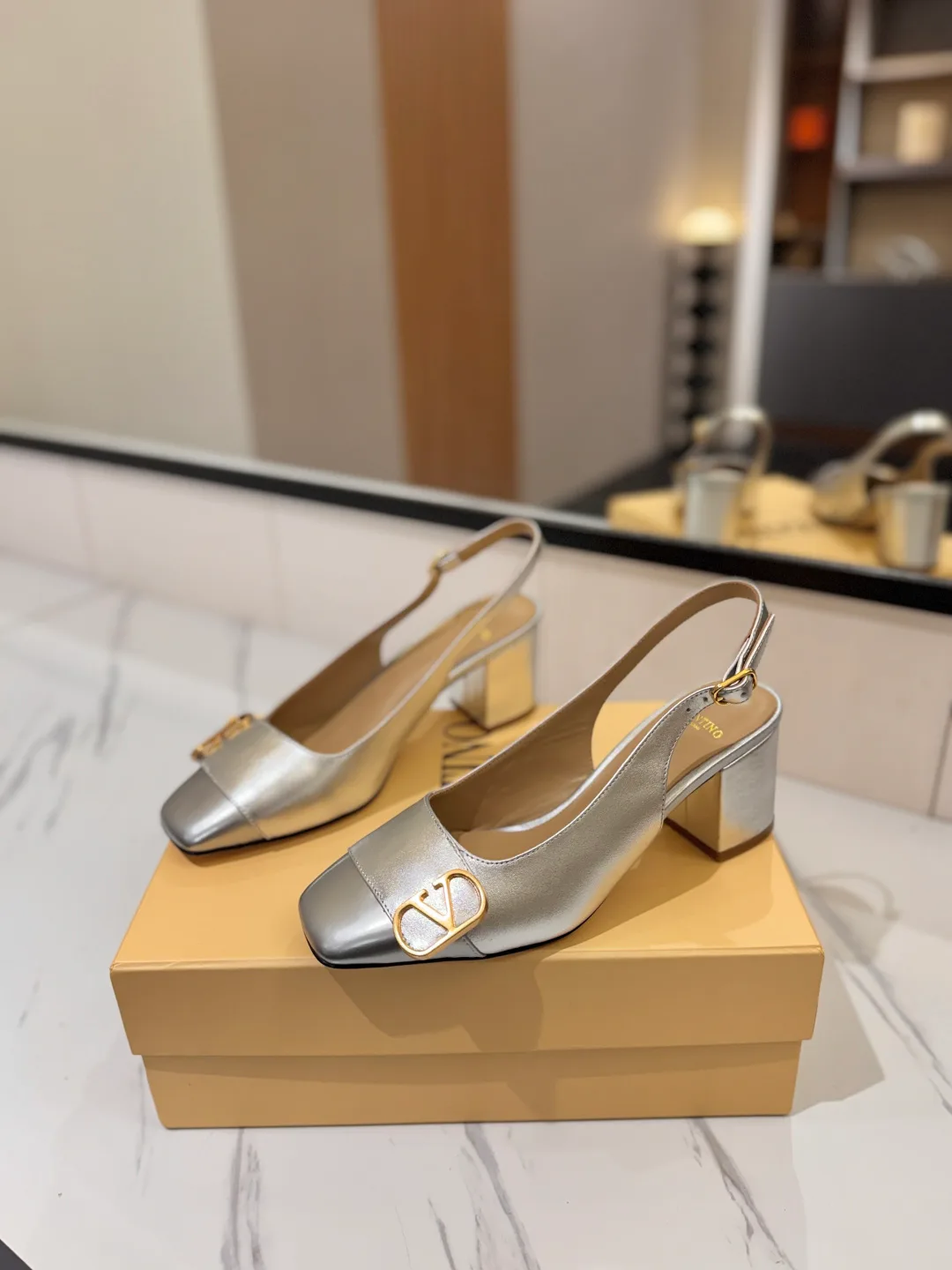 Босоножки Женские Valentino 18134901