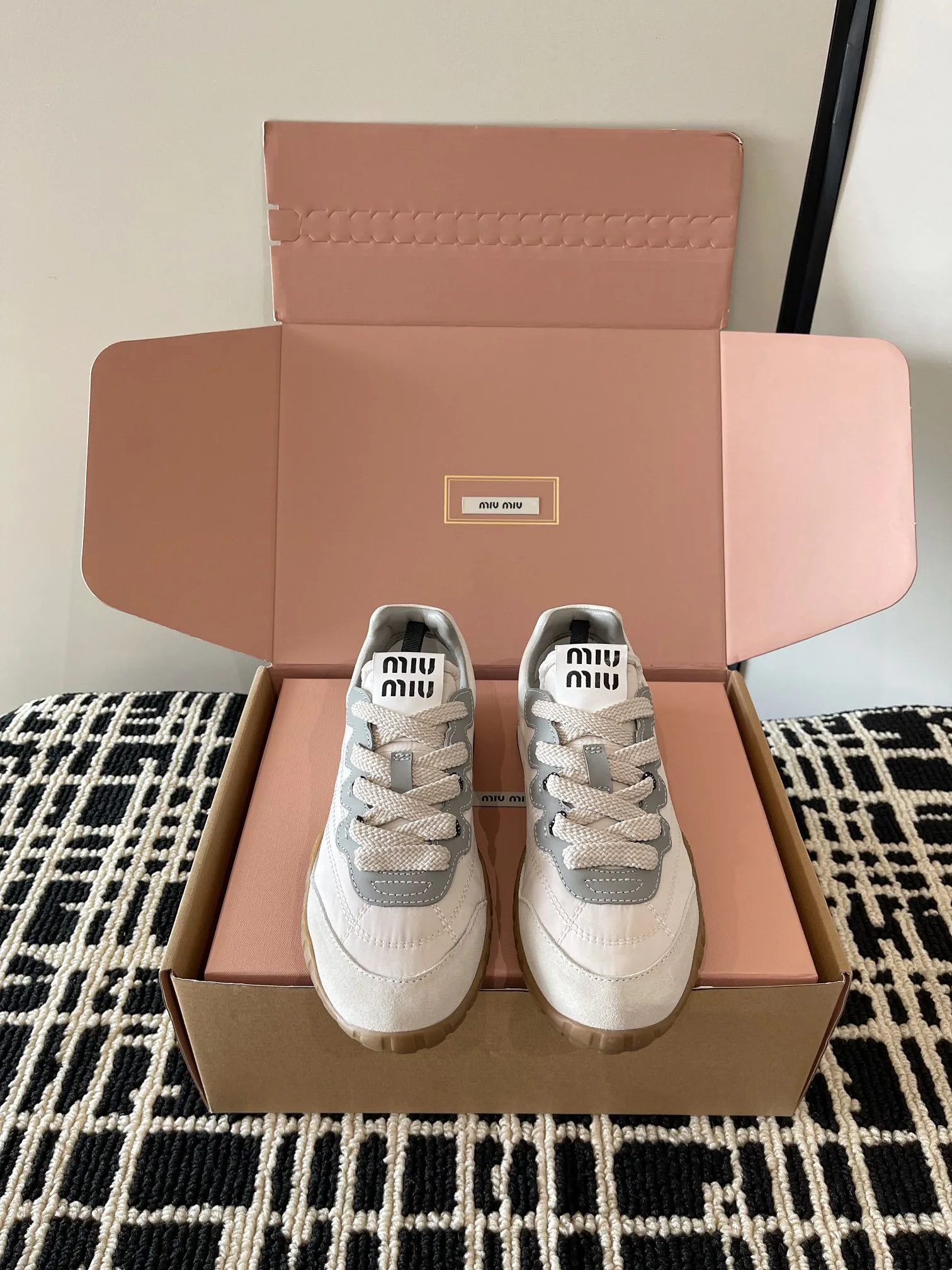 Кроссовки Женские Miu Miu 18874030