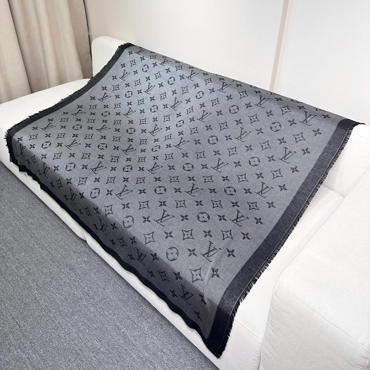 Шарфы Louis Vuitton 18627210