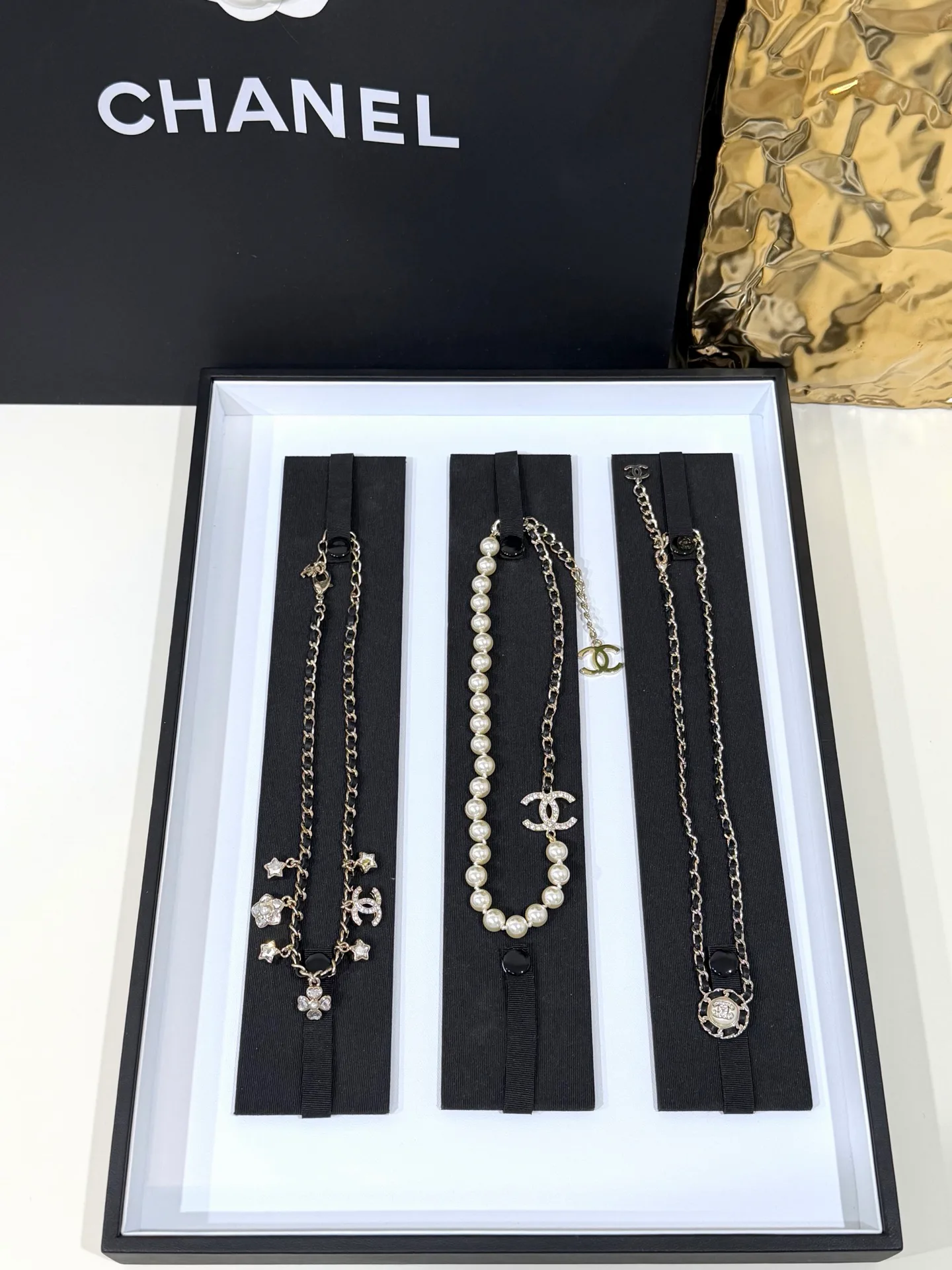 Бижутерия Chanel 18190316