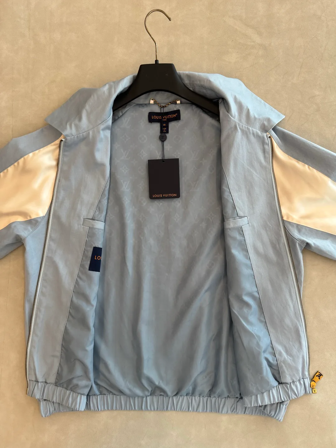 Куртки И Пуховики Женские Louis Vuitton 17463248