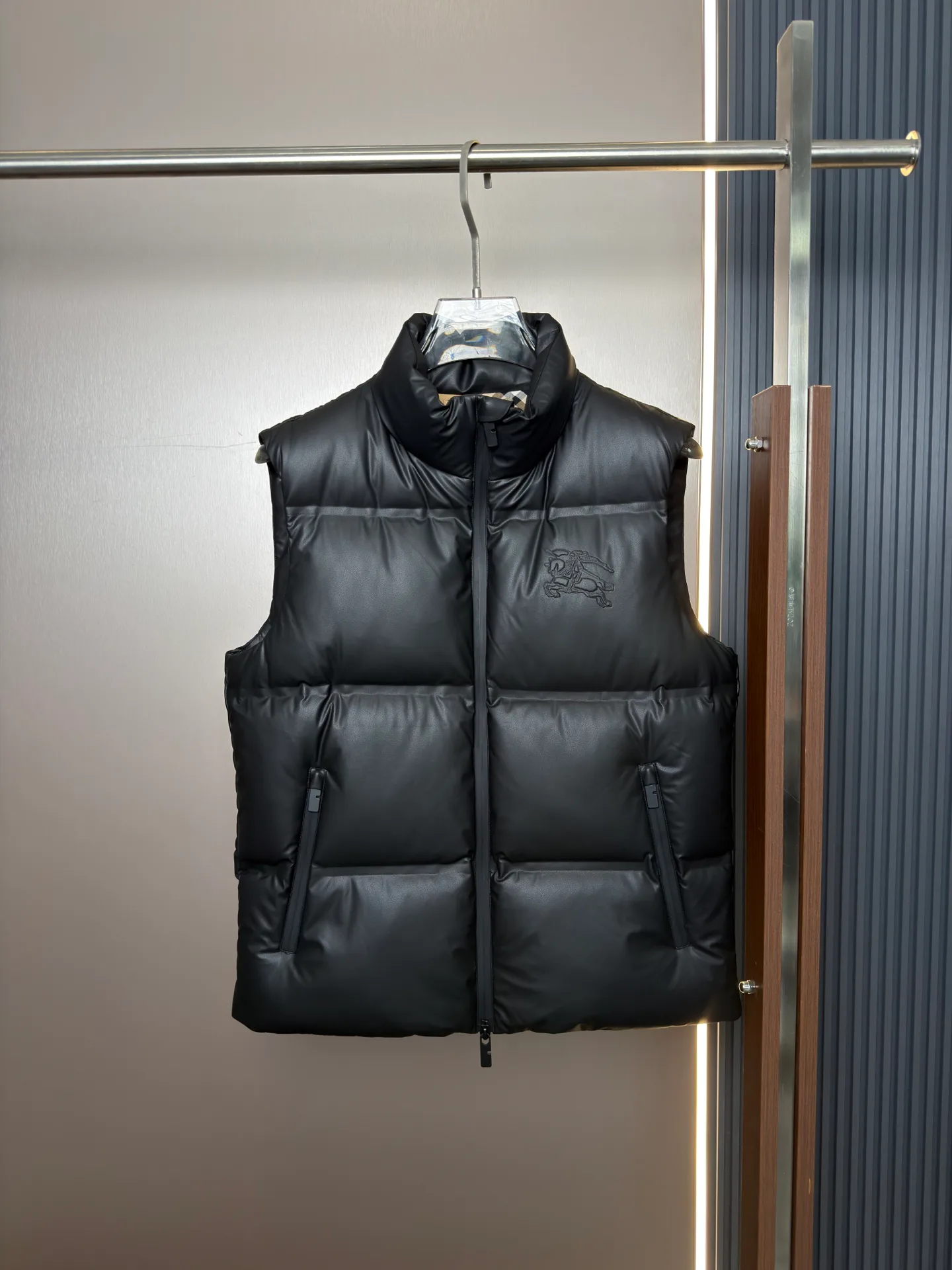Жилеты Женские Burberry 17915386