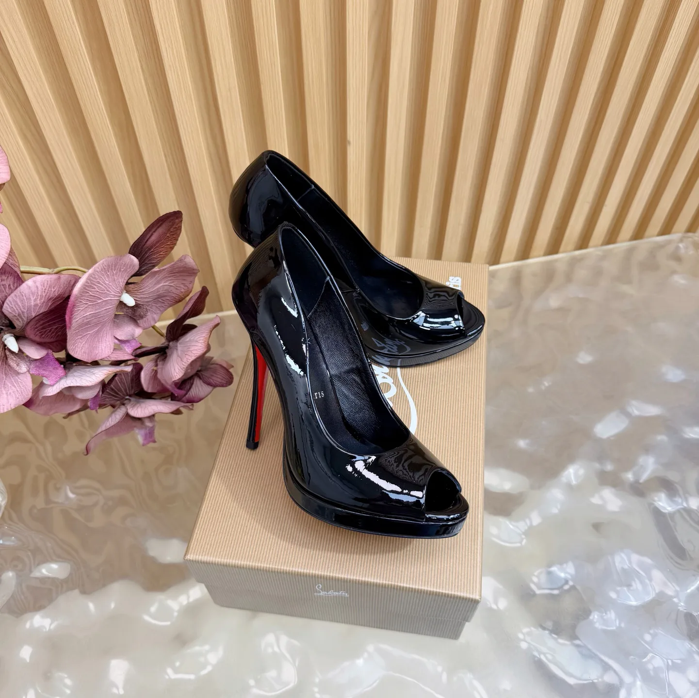 Босоножки Женские Christian Louboutin 9707812