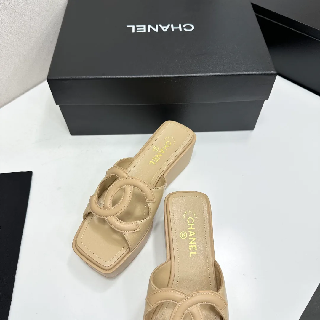 Босоножки Женские Chanel 18083861