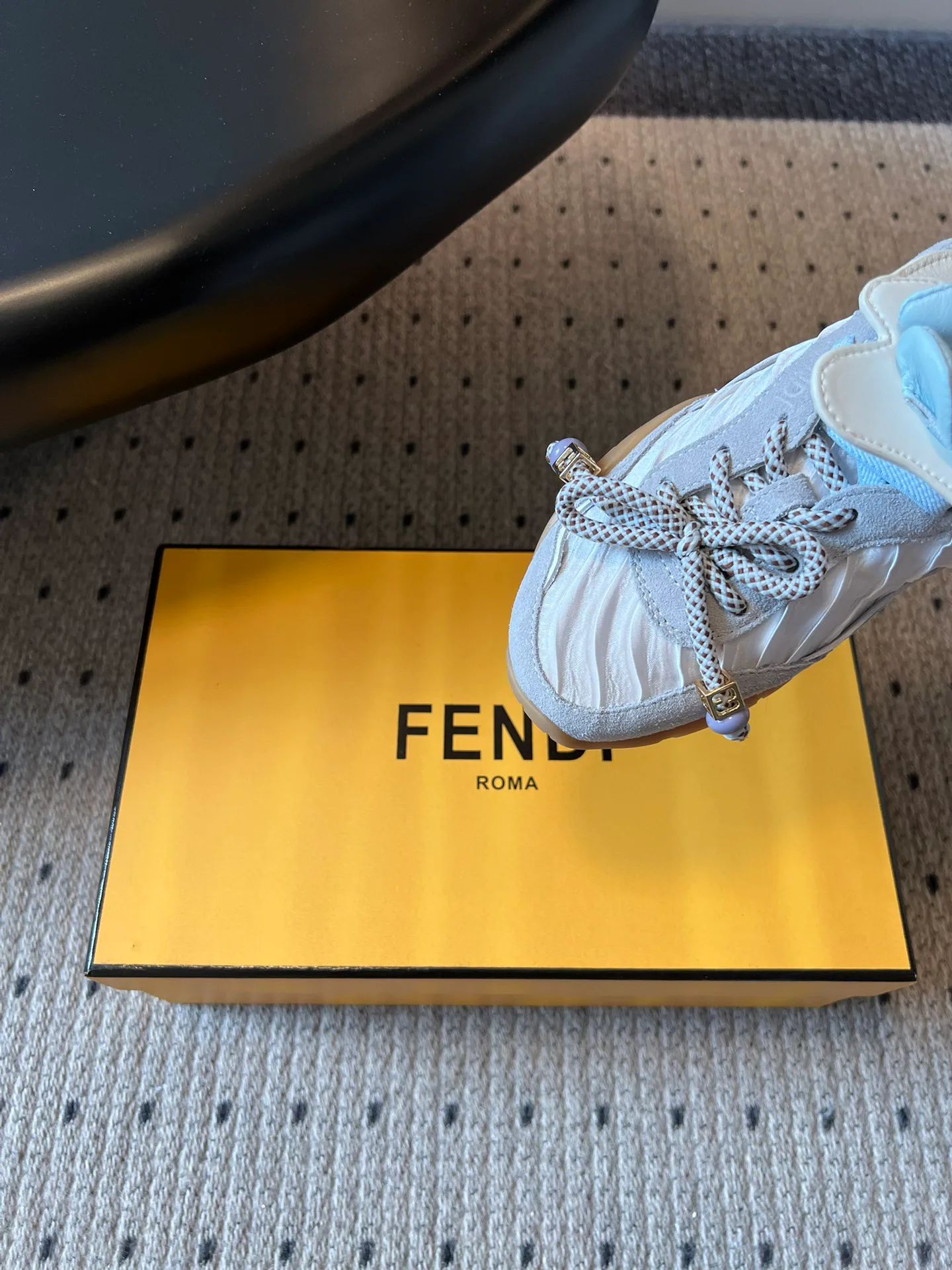 Кроссовки Женские Fendi 11669179