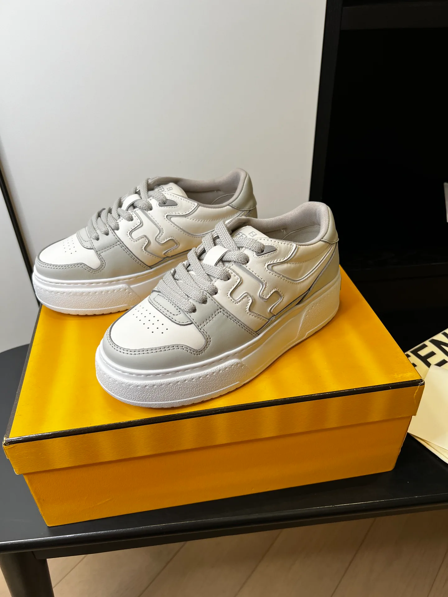 Кроссовки Женские Fendi 515274