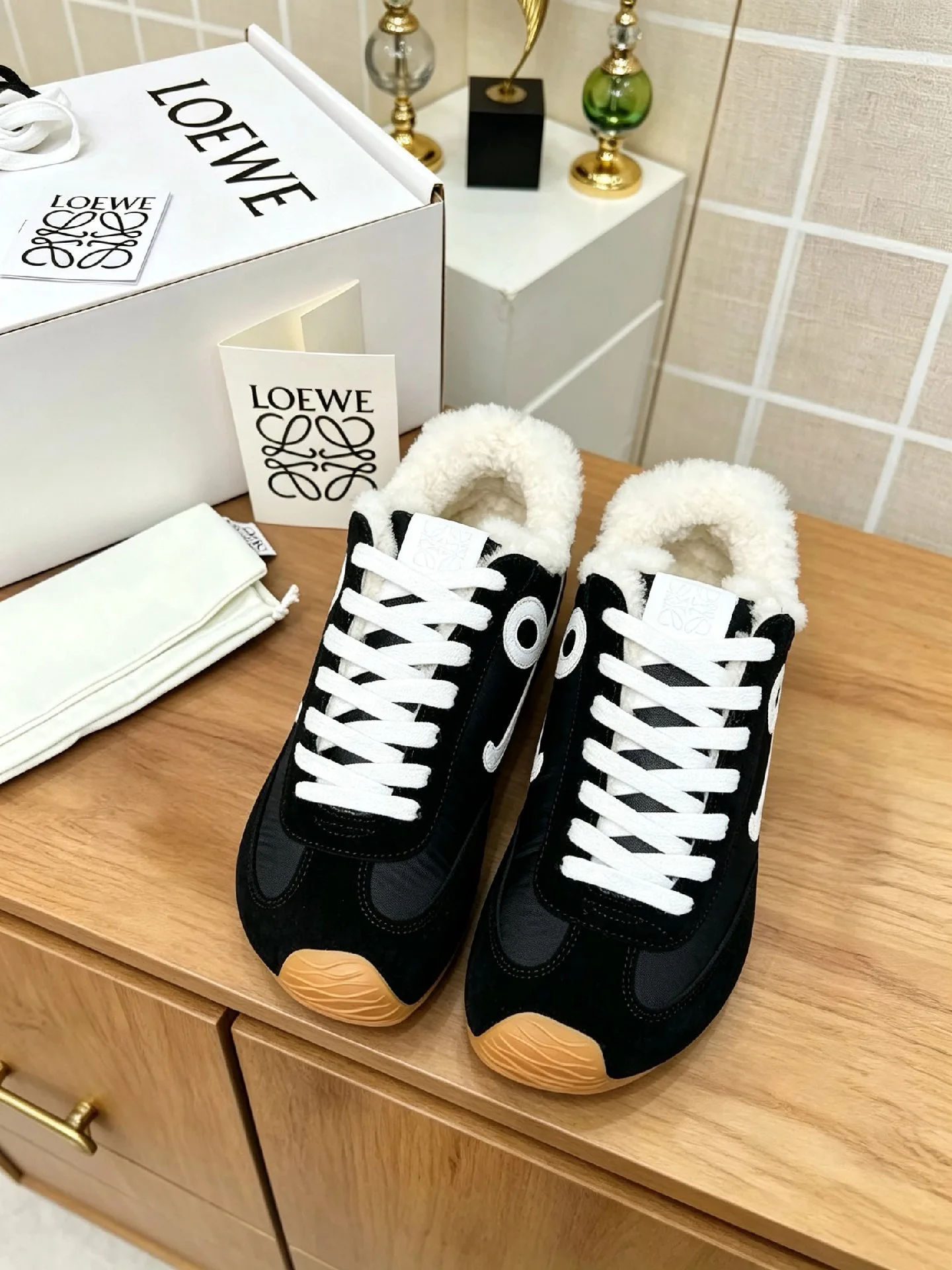 Кроссовки Женские Loewe 18636805