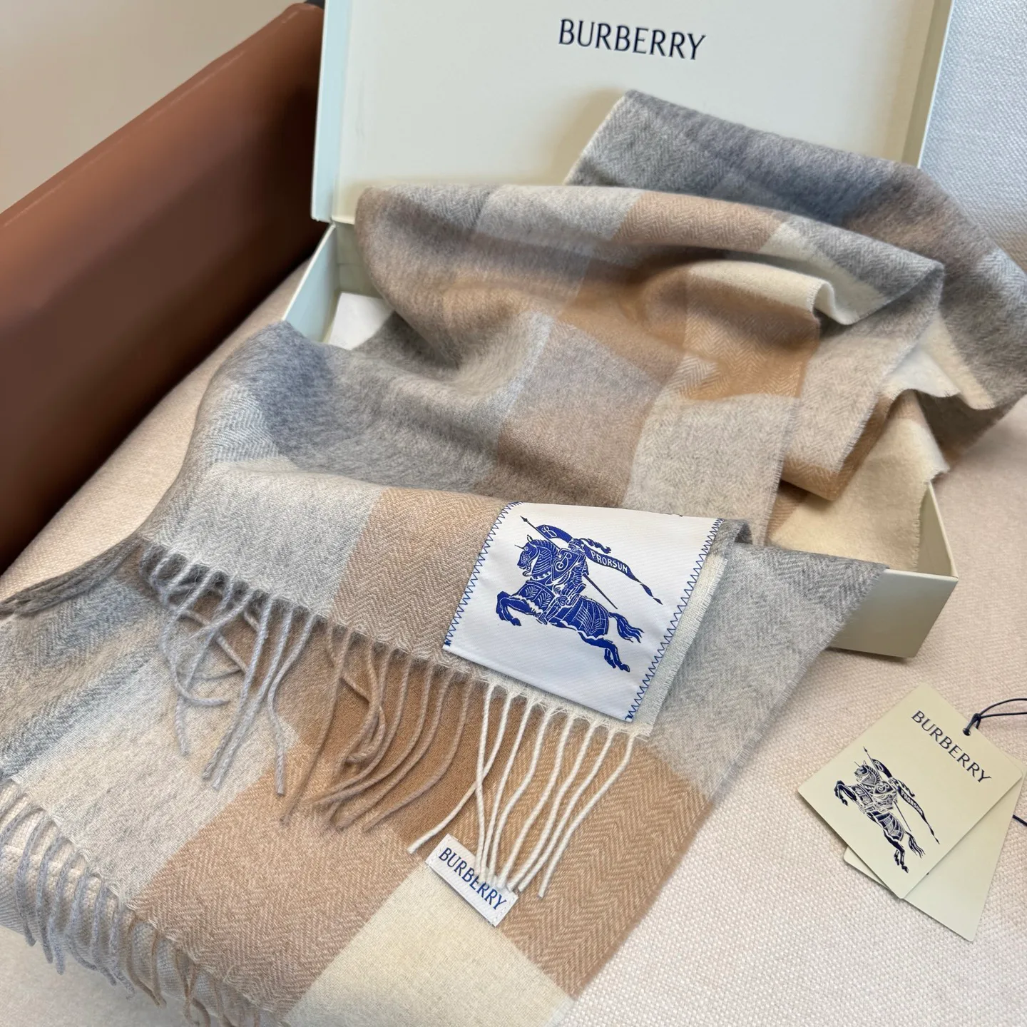 Шарфы Burberry 10627782