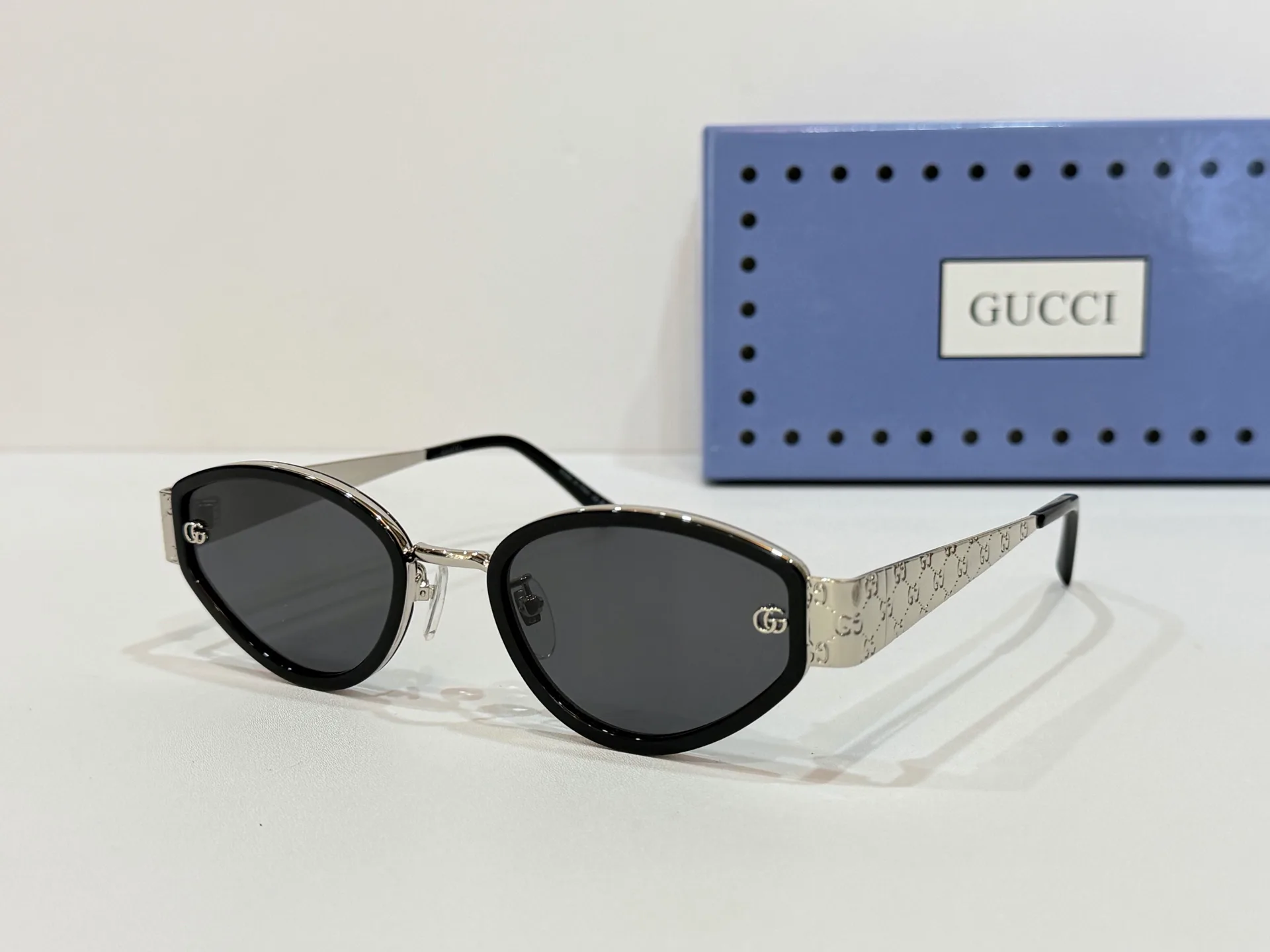 Очки Gucci 13441571