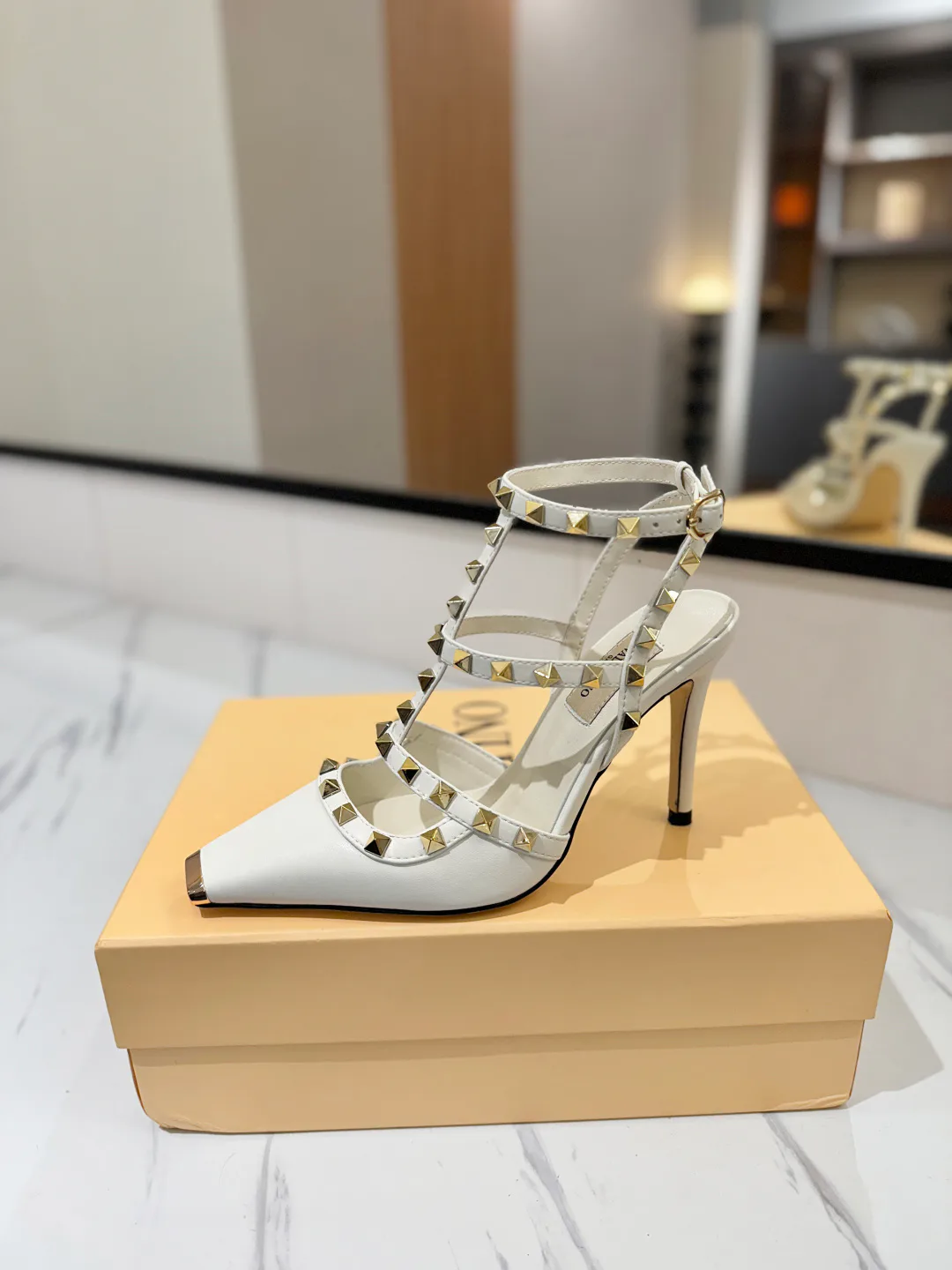 Босоножки Женские Valentino 17366646