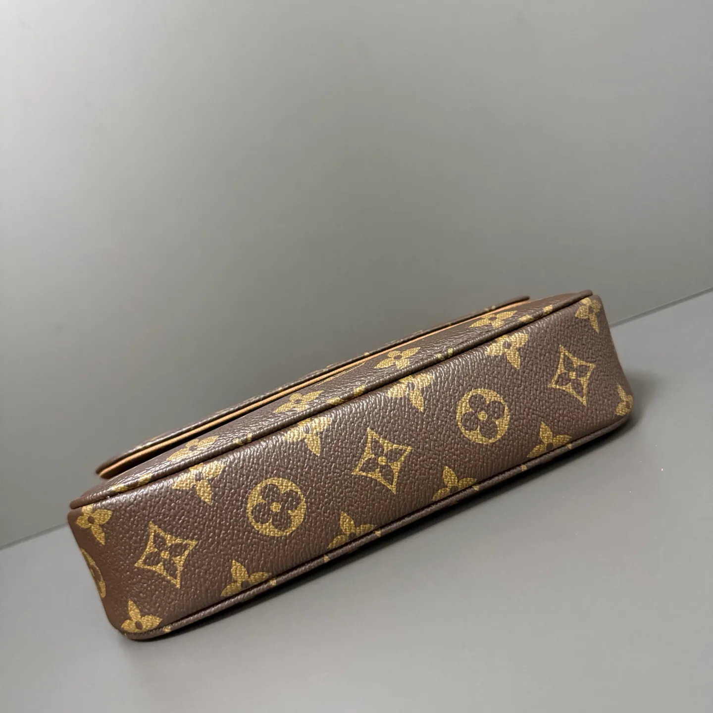 Классические Сумки Женские Louis Vuitton 18153138
