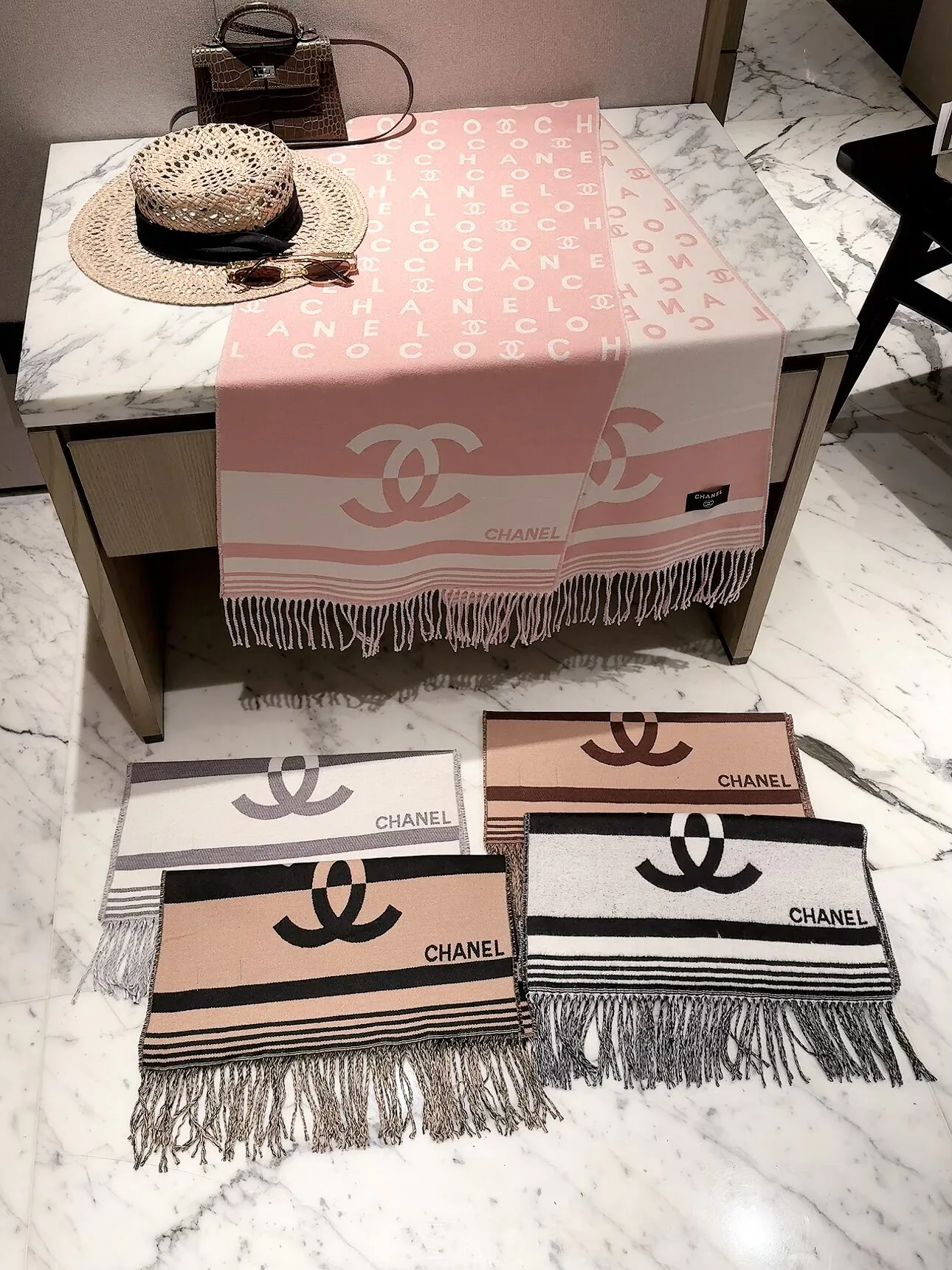Шарфы Chanel 18377560