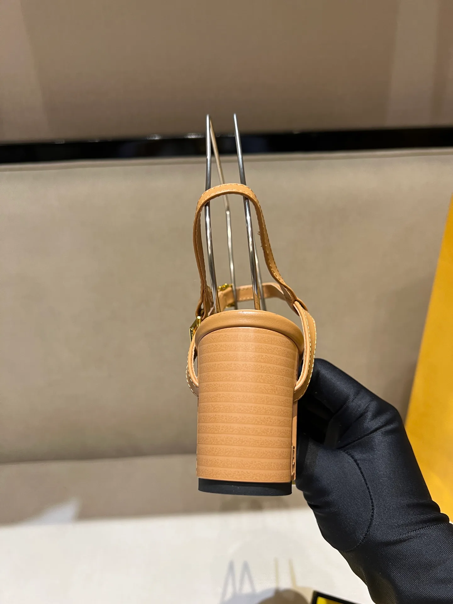 Босоножки Женские Fendi 17144233