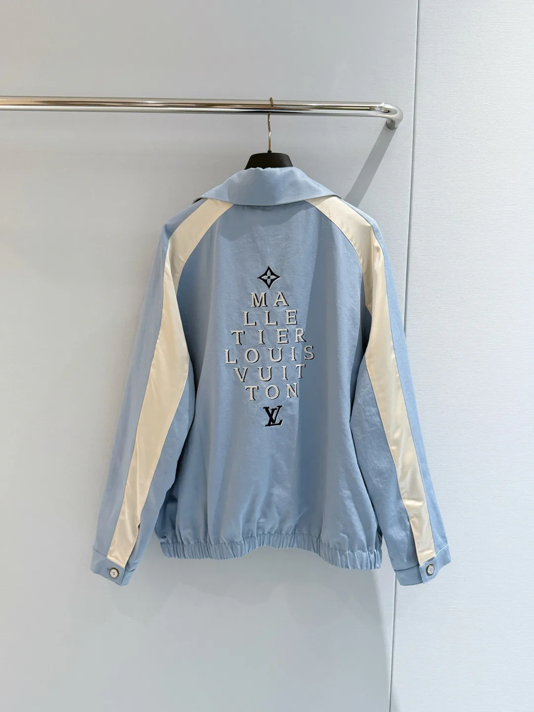 Куртки И Пуховики Женские Louis Vuitton 17218081