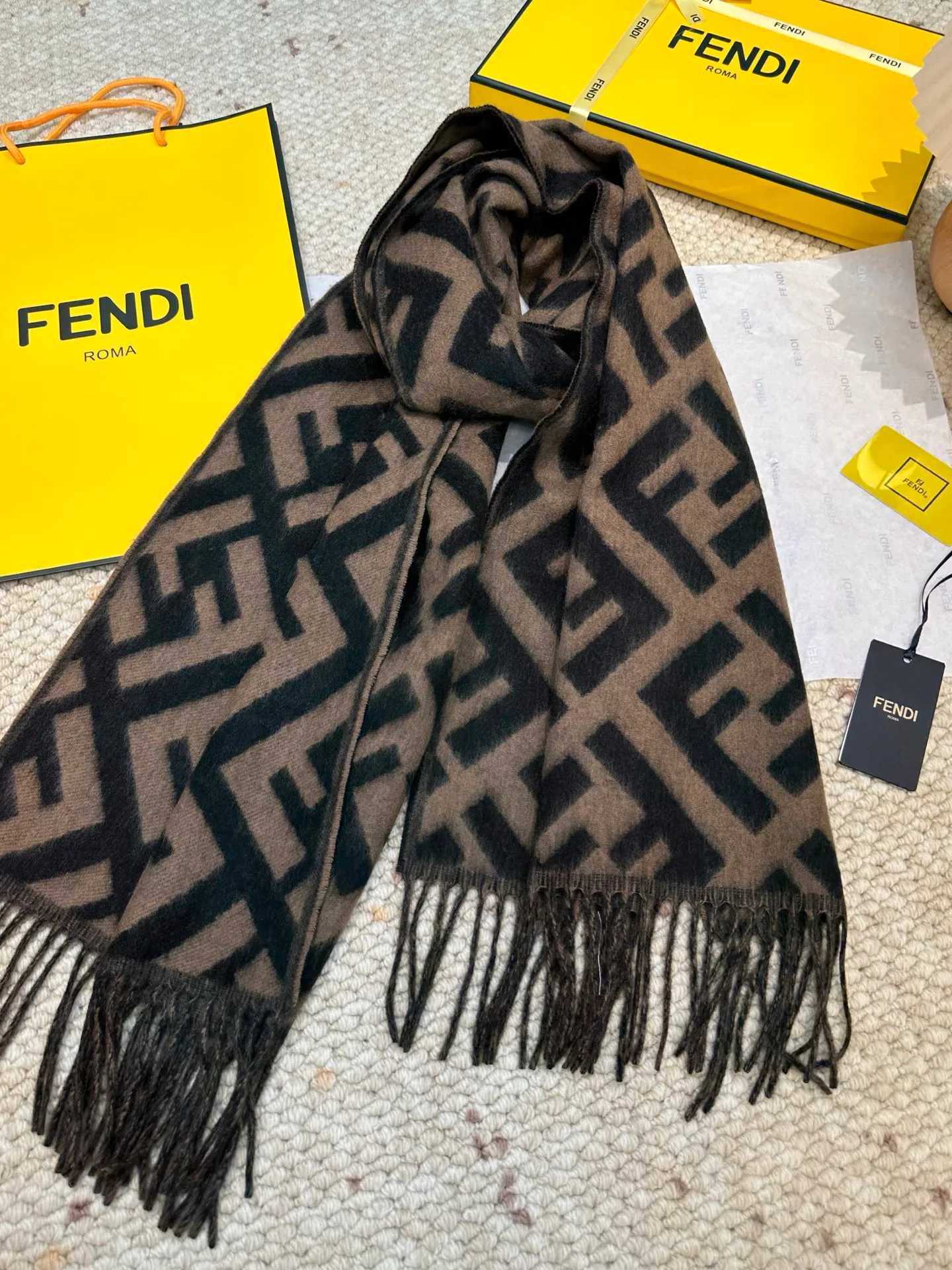 Шарфы Fendi 18105455