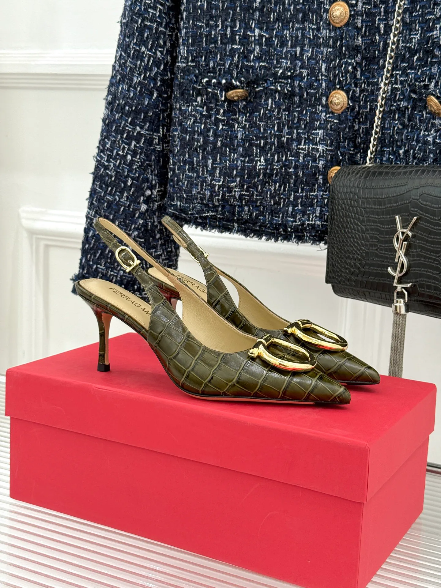 Босоножки Женские Salvatore Ferragamo 11312304