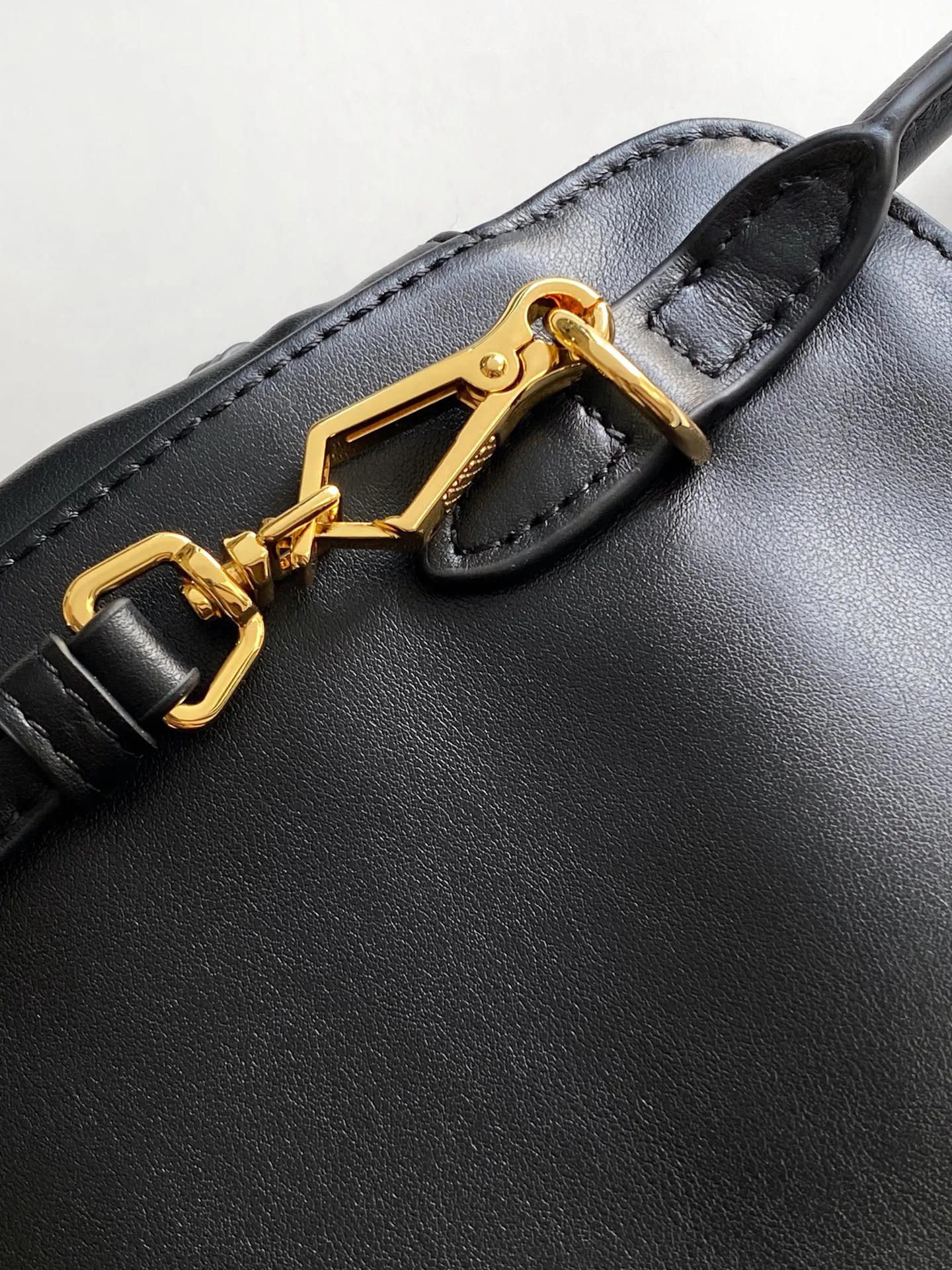 Классические Сумки Женские Prada 13368489