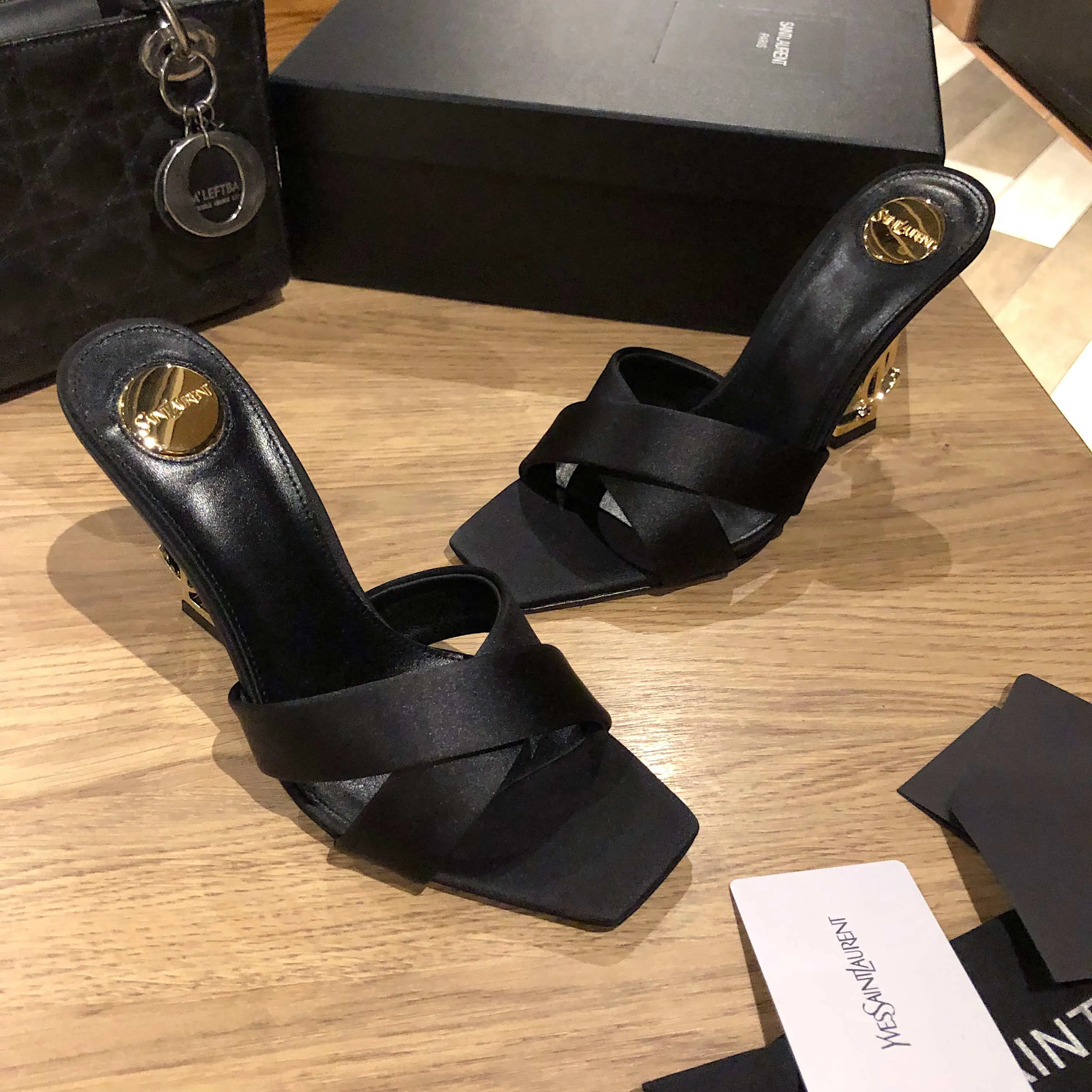 Босоножки Женские Saint Laurent 11220500