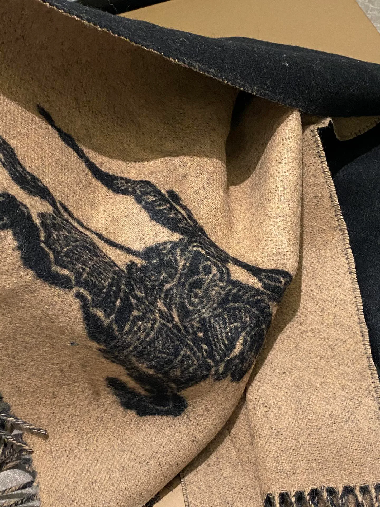 Шарфы Burberry 436050