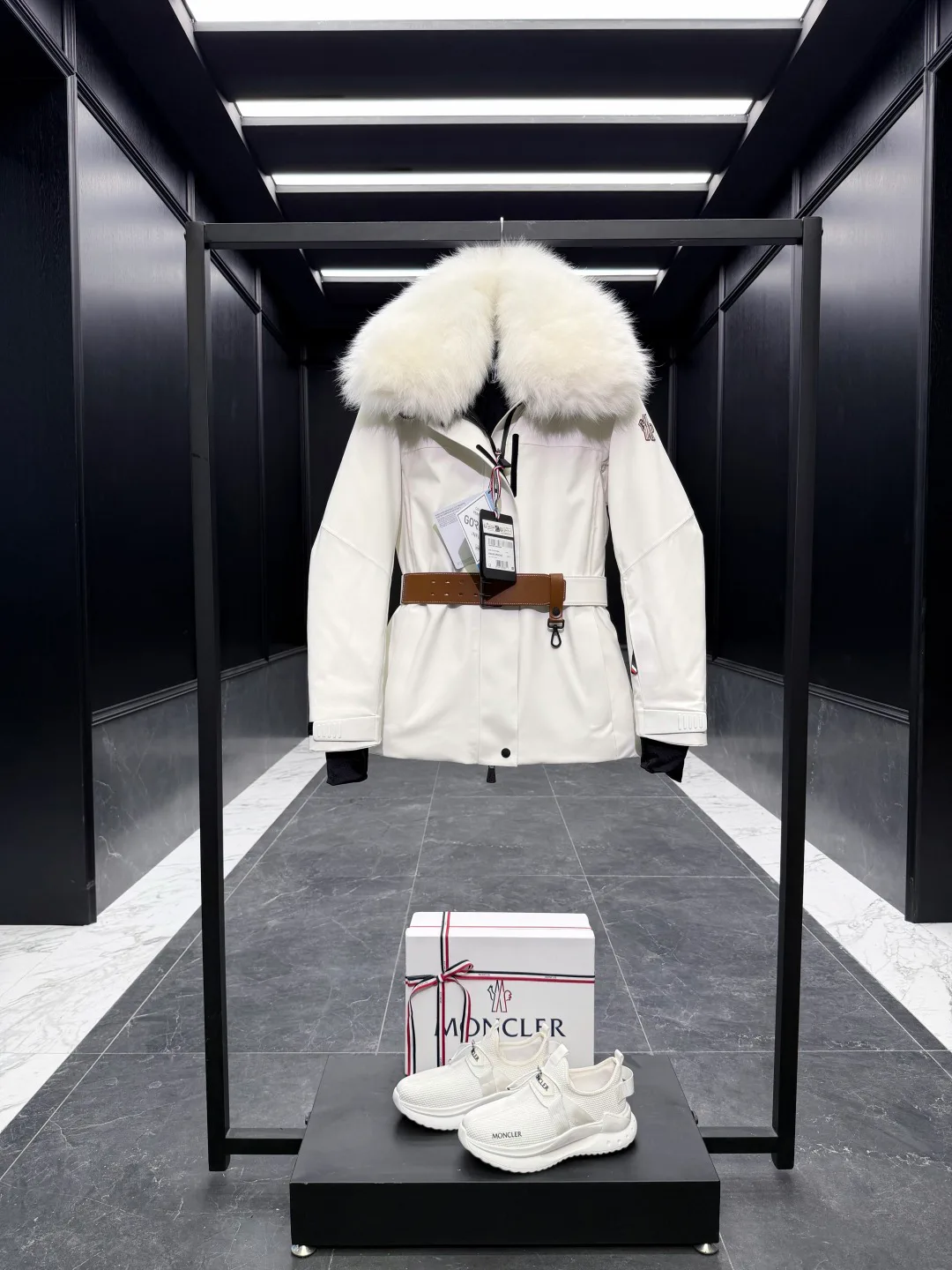 Куртки И Пуховики Женские Moncler 18725272