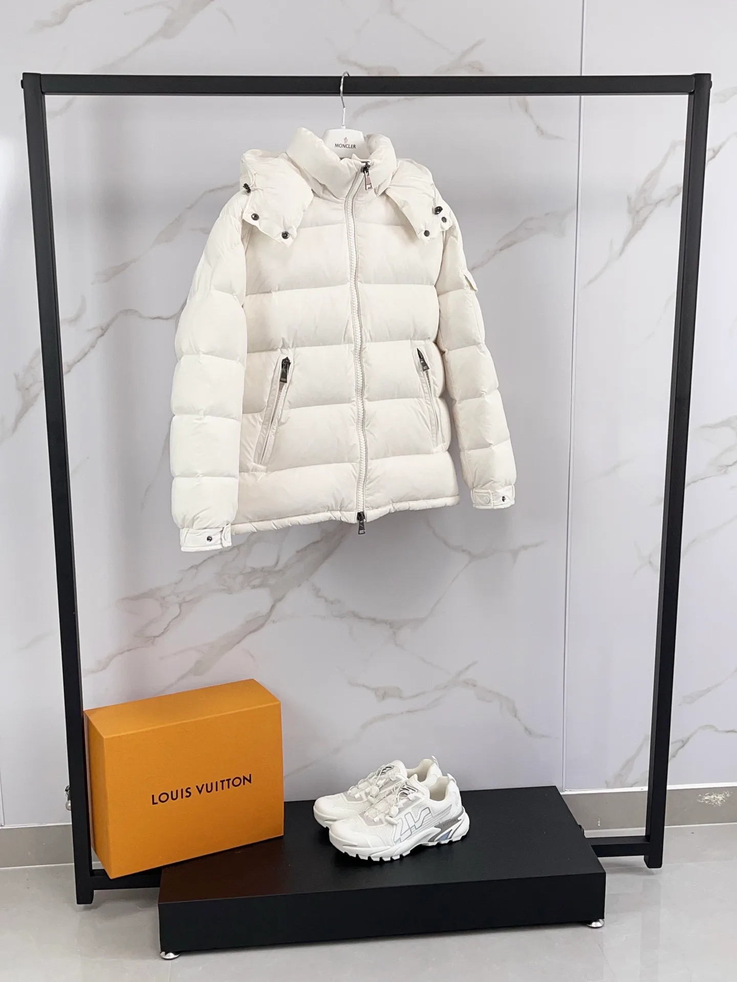 Куртки И Пуховики Женские Moncler 18391727