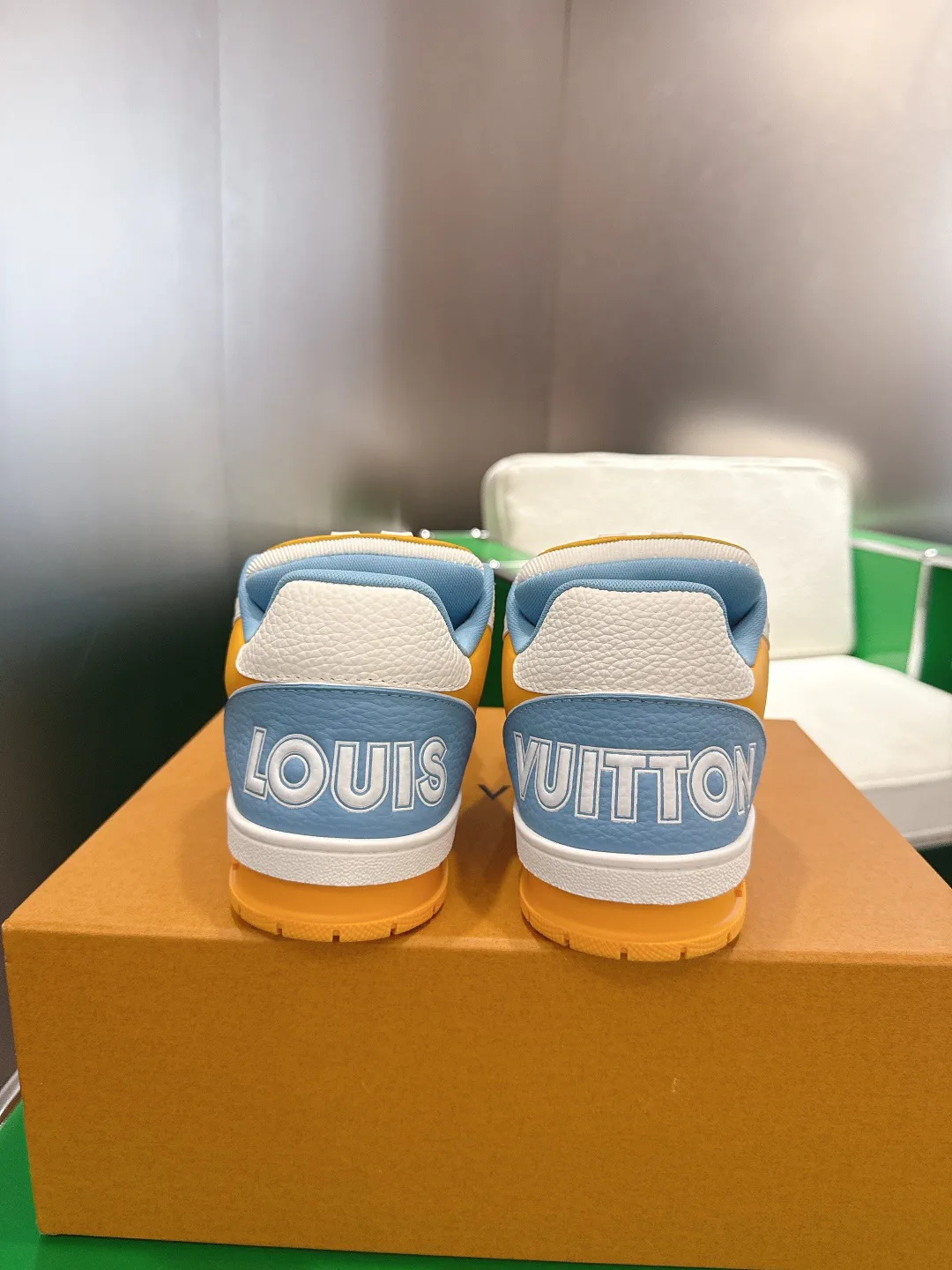 Кроссовки Женские Louis Vuitton 195621