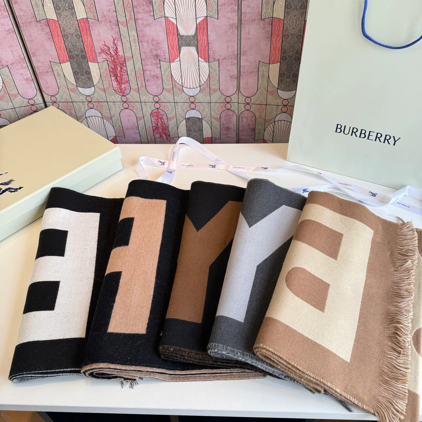 Шарфы Burberry 18105565