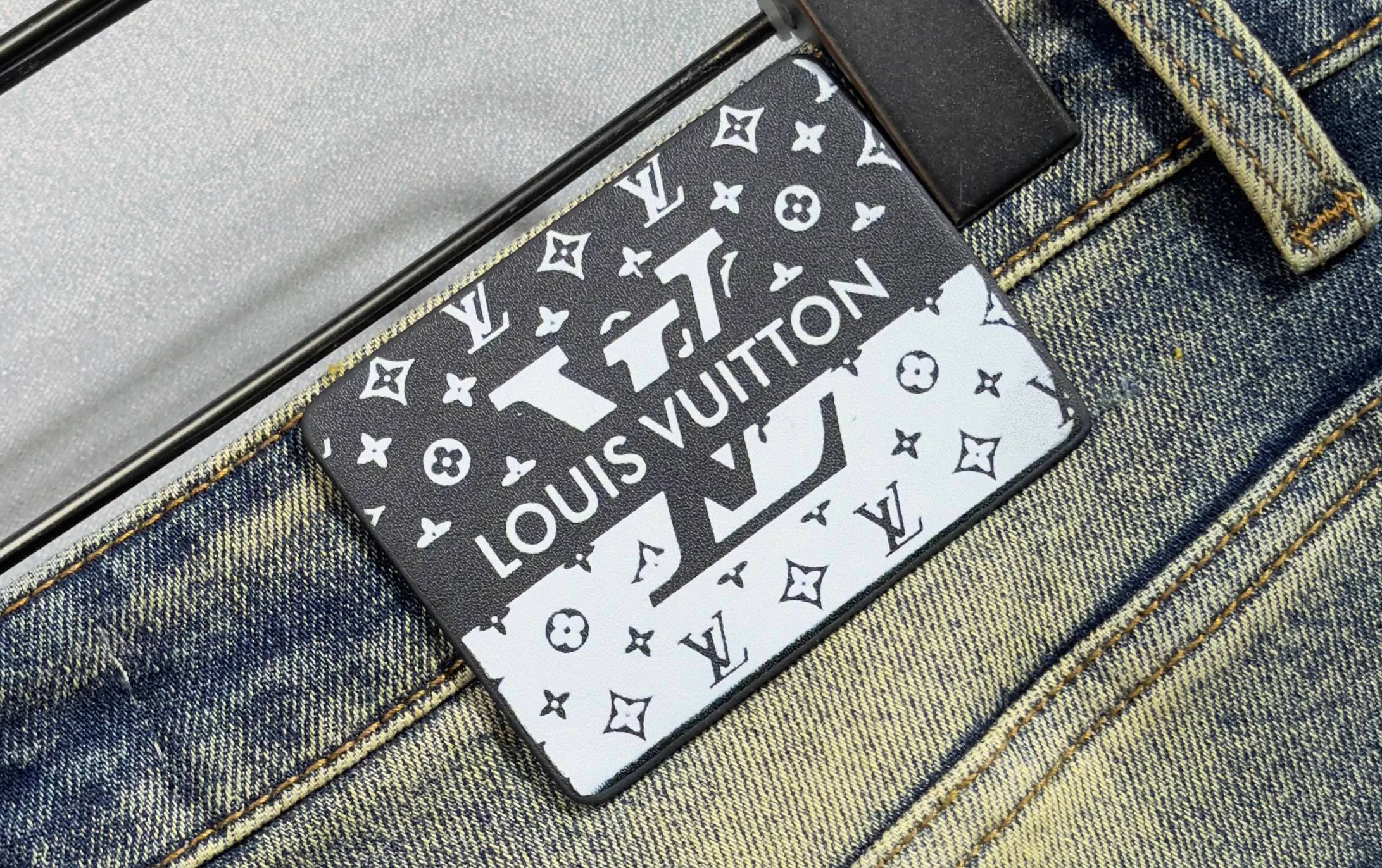 Джинсы Мужские Louis Vuitton 18098352
