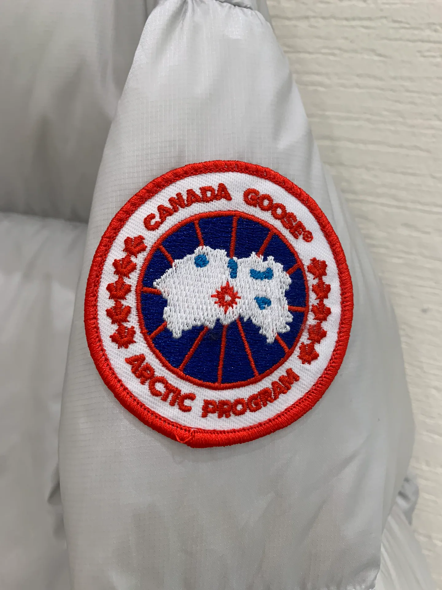 Куртки И Пуховики Женские Canada Goose 6150