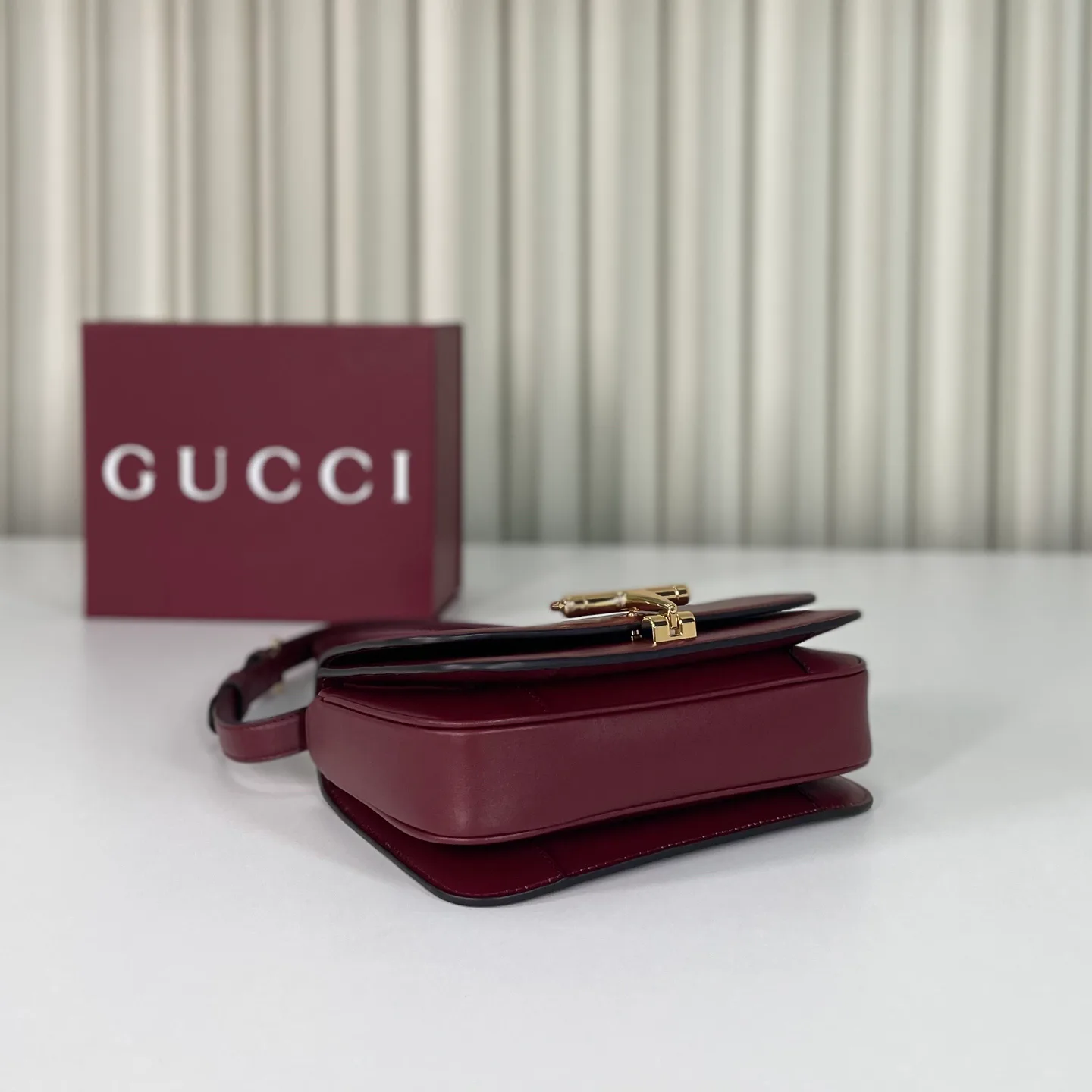 Классические Сумки Женские Gucci 12795289