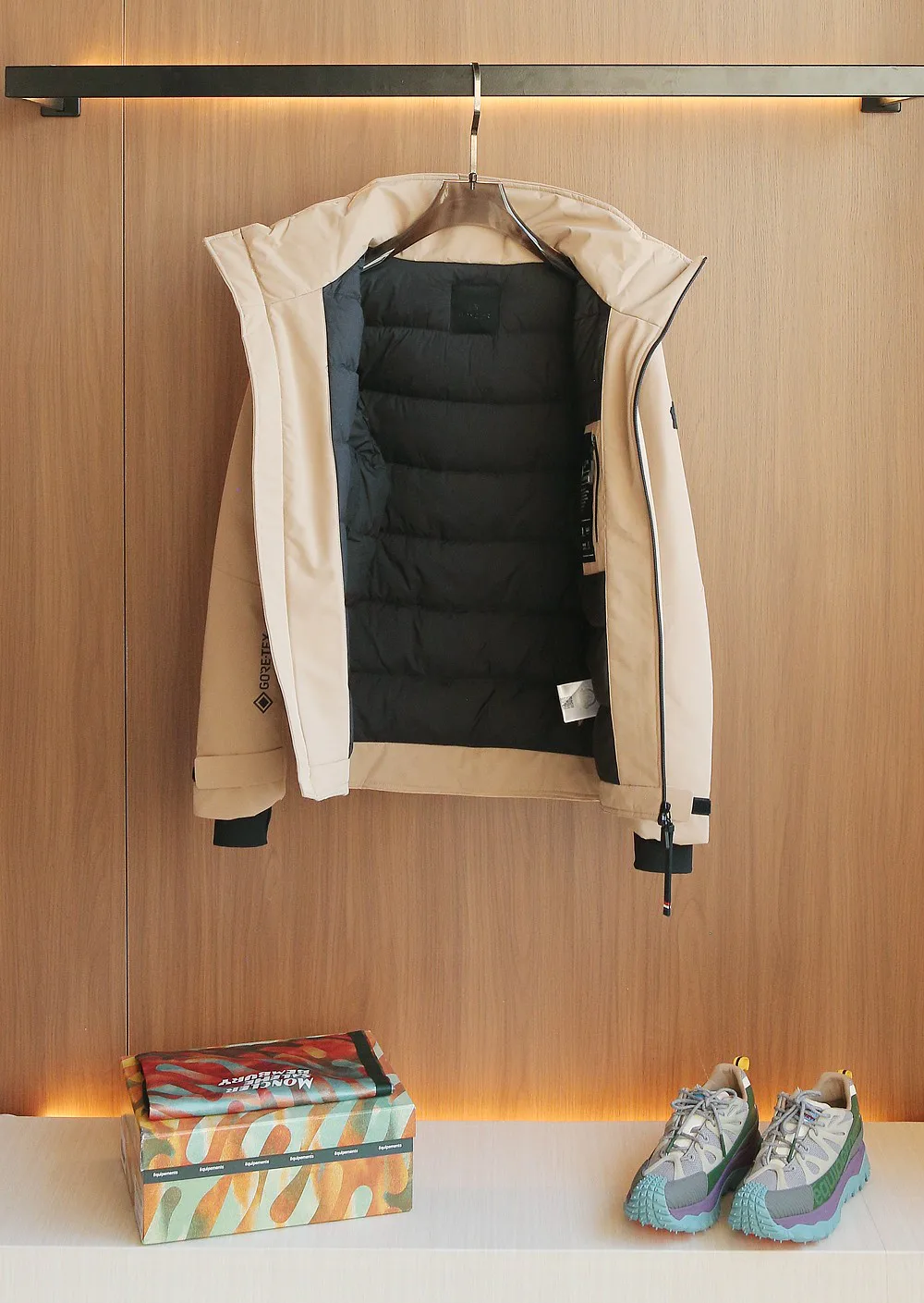 Куртки И Пуховики Мужские Moncler 384006