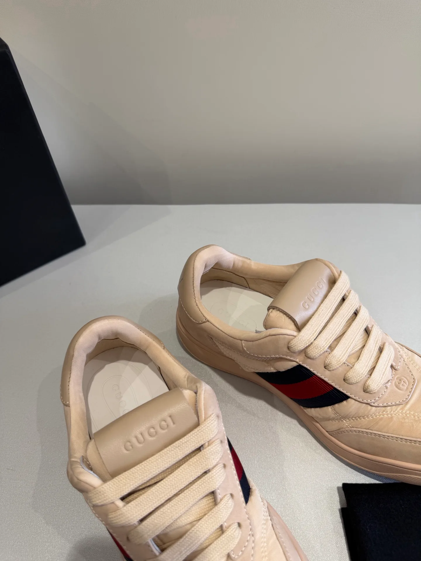 Кроссовки Женские Gucci 18369662