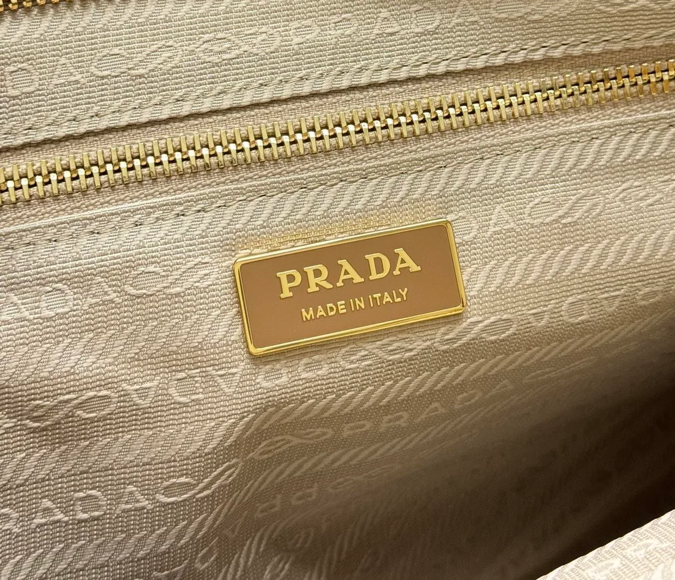 Классические Сумки Женские Prada 11462536