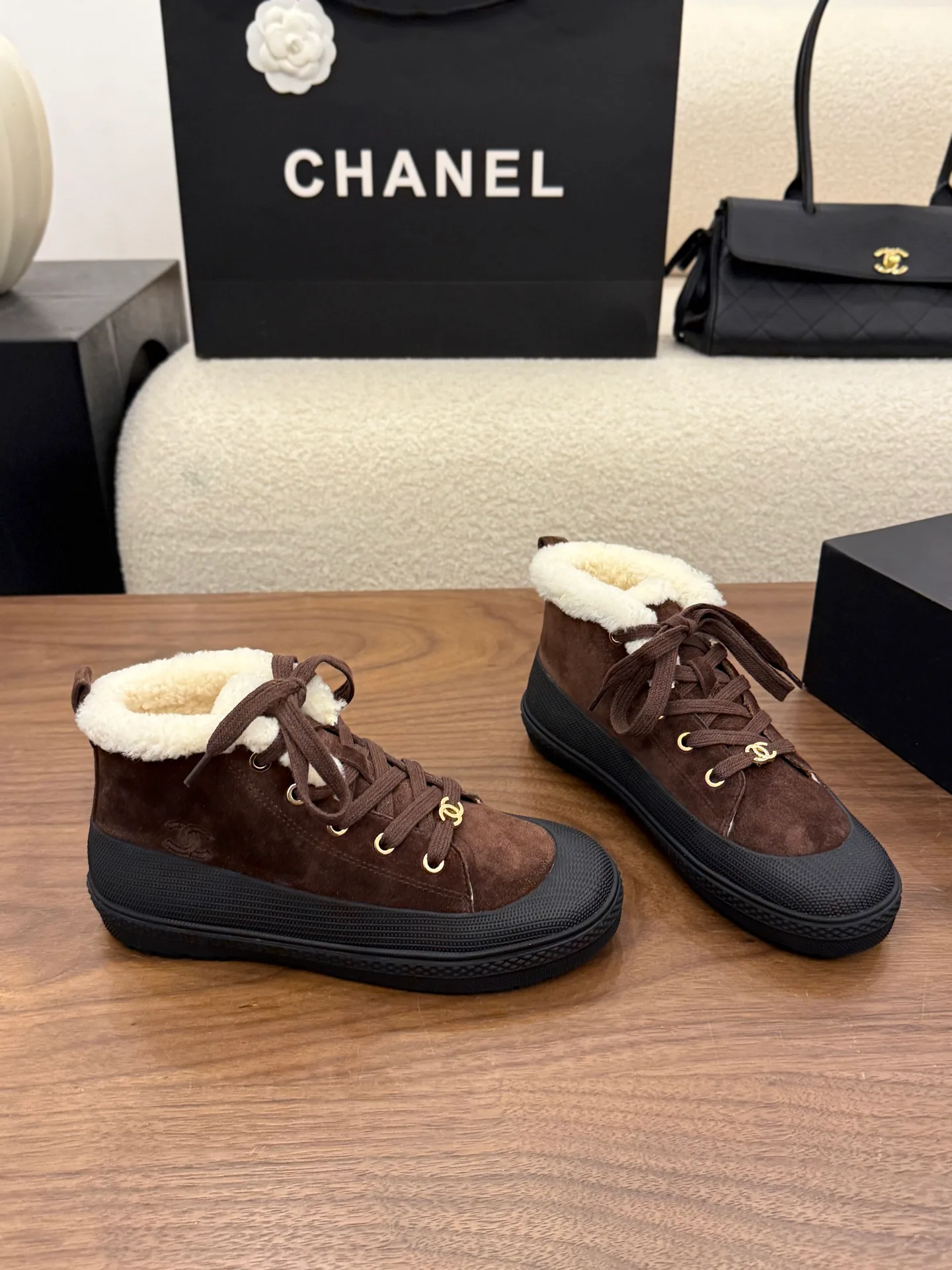 Кроссовки Женские Chanel 19501826