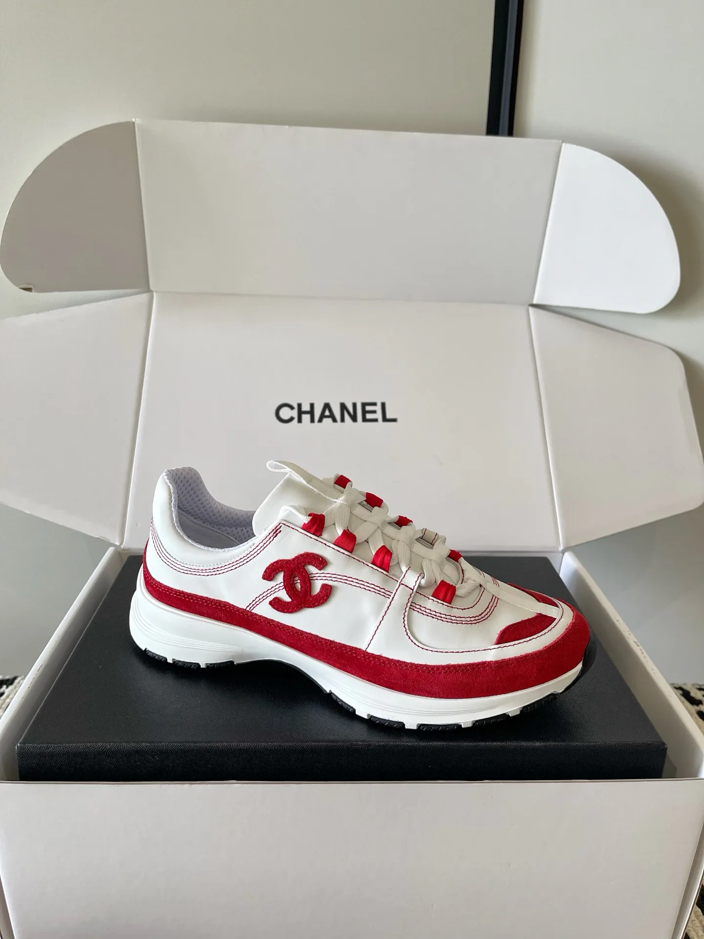 Кроссовки Женские Chanel 18283700