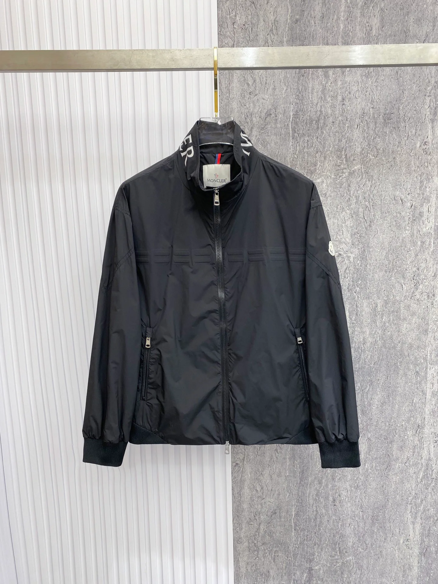 Куртки И Пуховики Мужские Moncler 5023403
