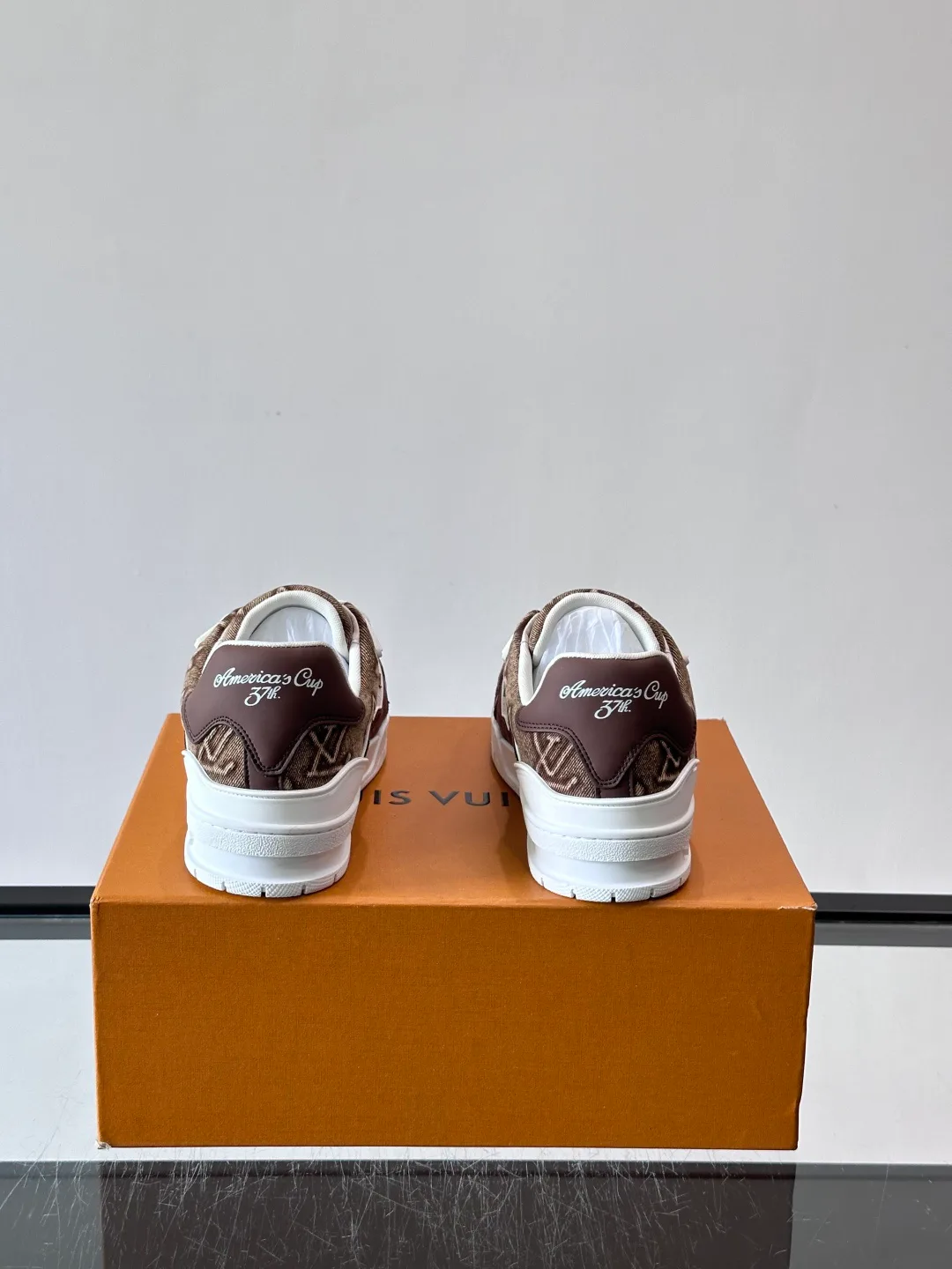 Кроссовки Женские Louis Vuitton 17466868