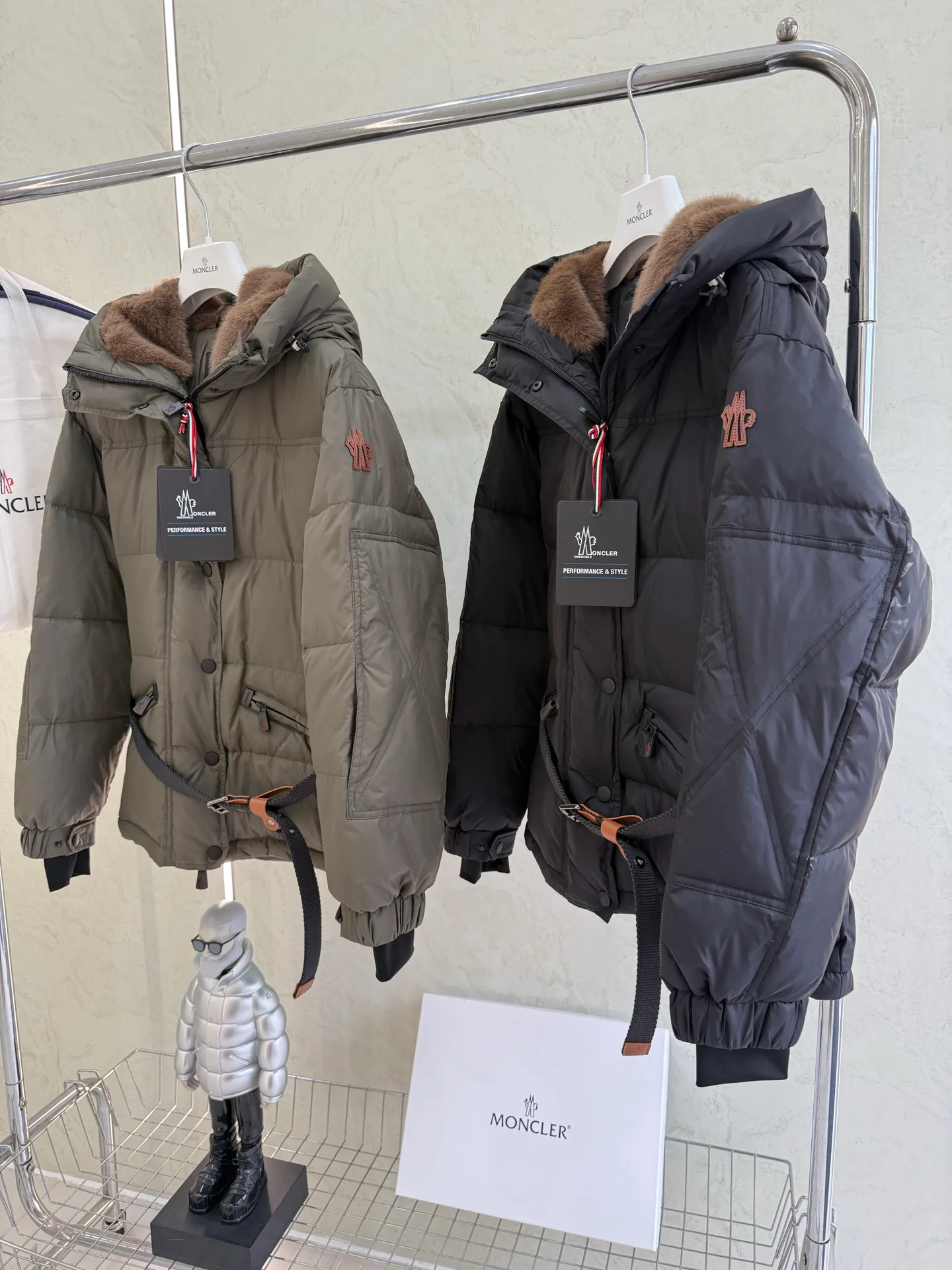 Куртки И Пуховики Женские Moncler 18043561