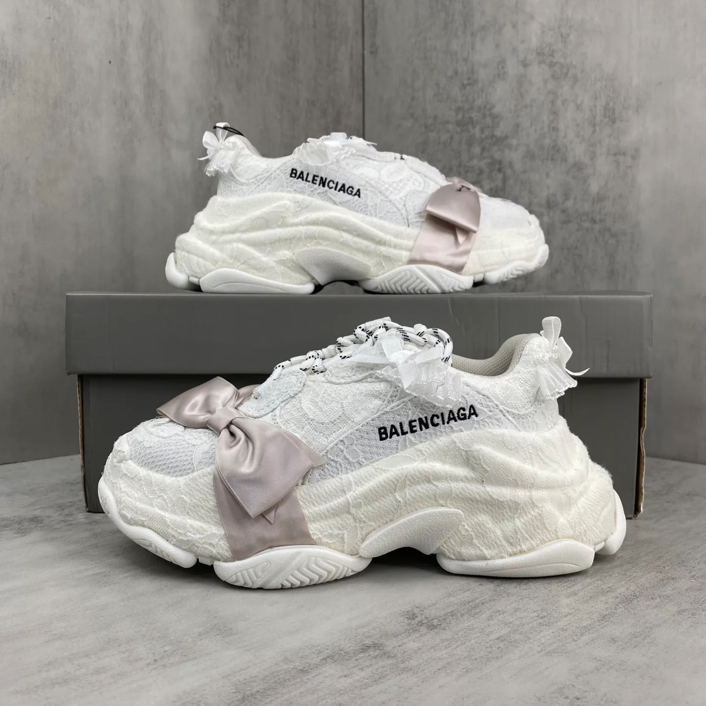 Кроссовки Женские Balenciaga 18686631
