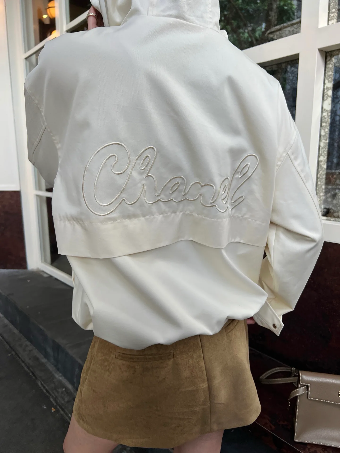 Куртки И Пуховики Женские Chanel 18599091