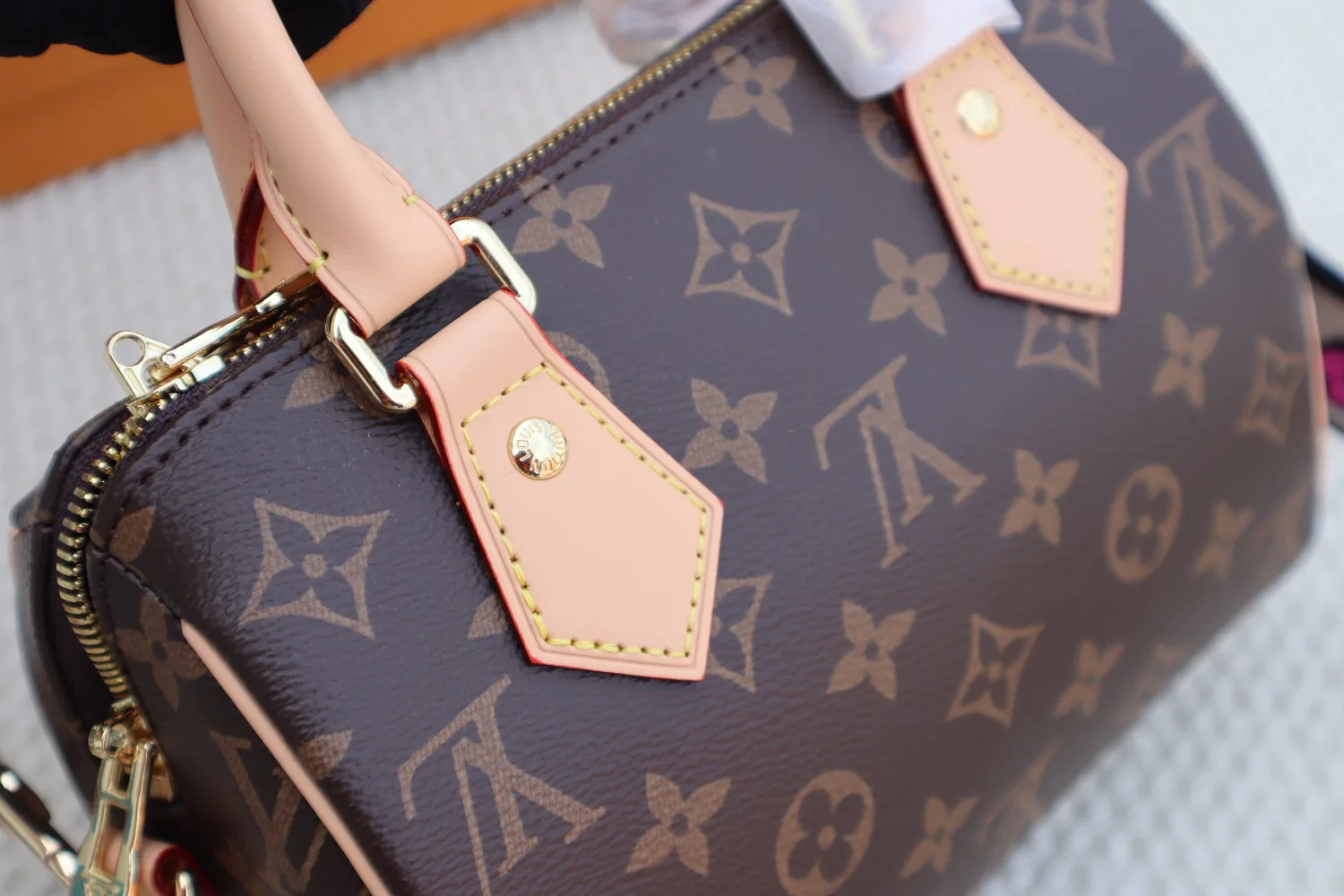Классические Сумки Женские Louis Vuitton 18088970