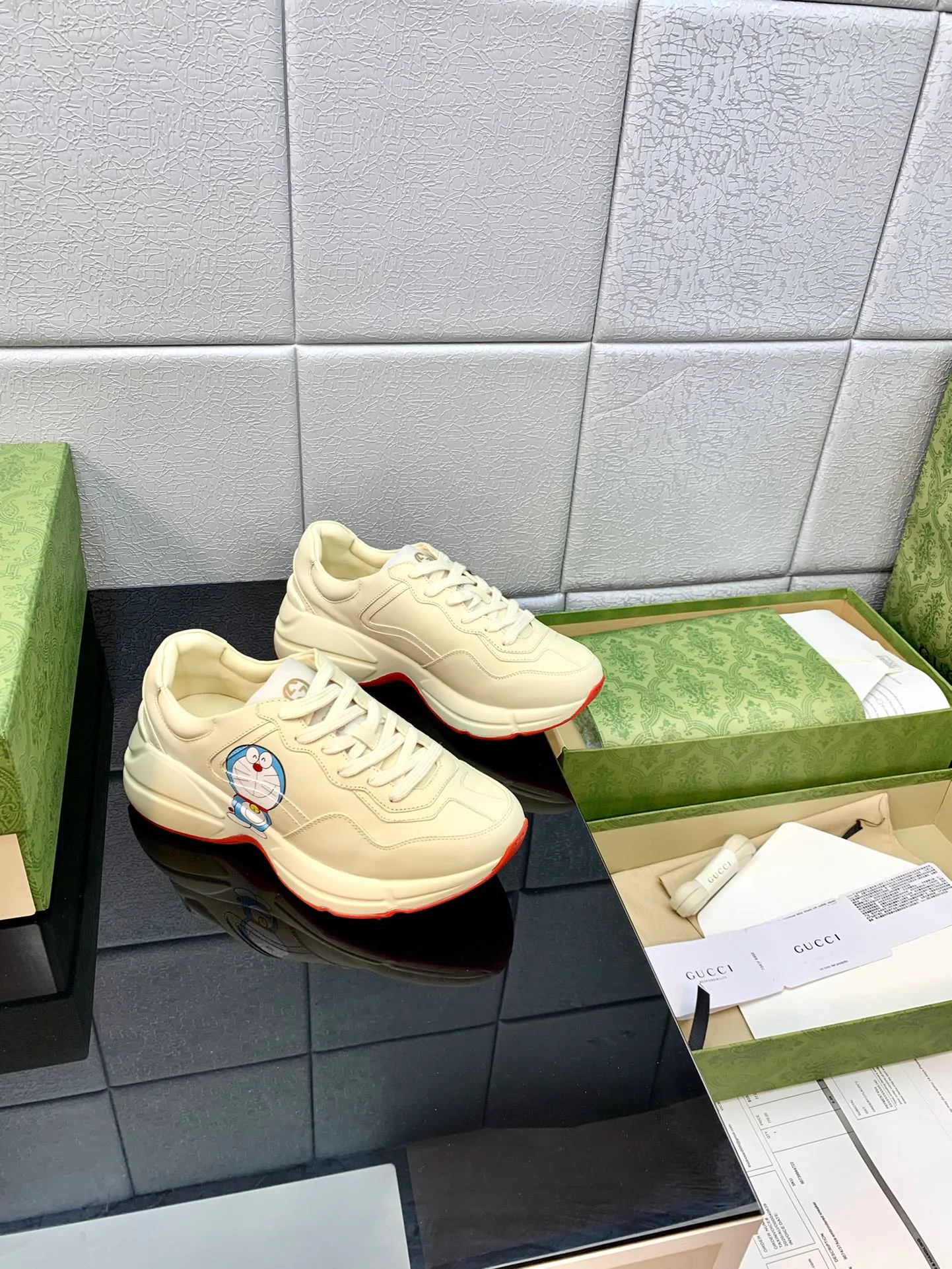 Кроссовки Женские Gucci 13080126