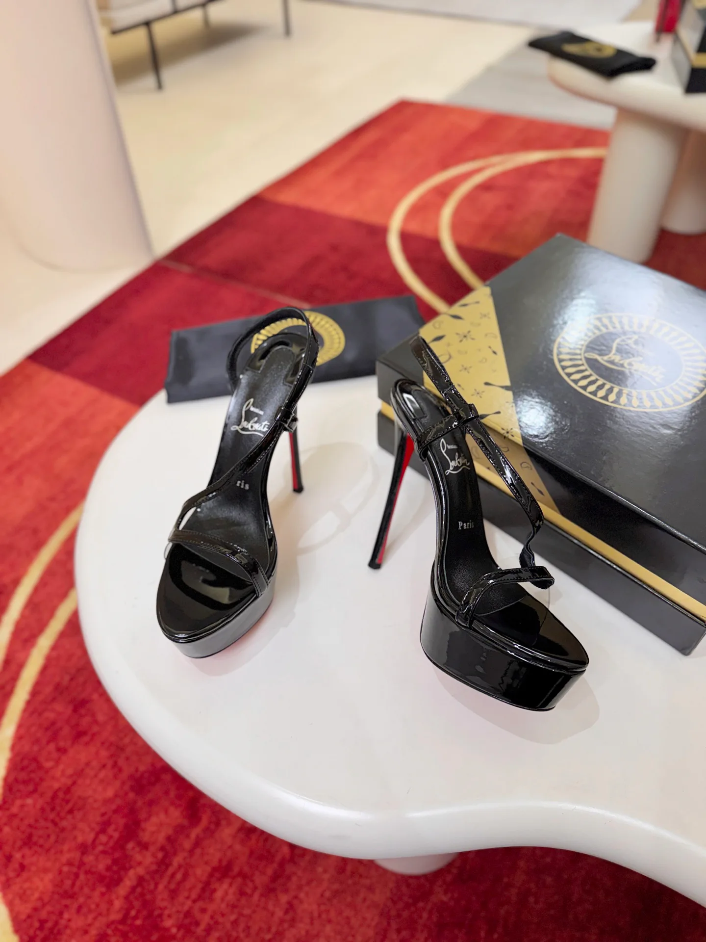 Босоножки Женские Christian Louboutin 19581792