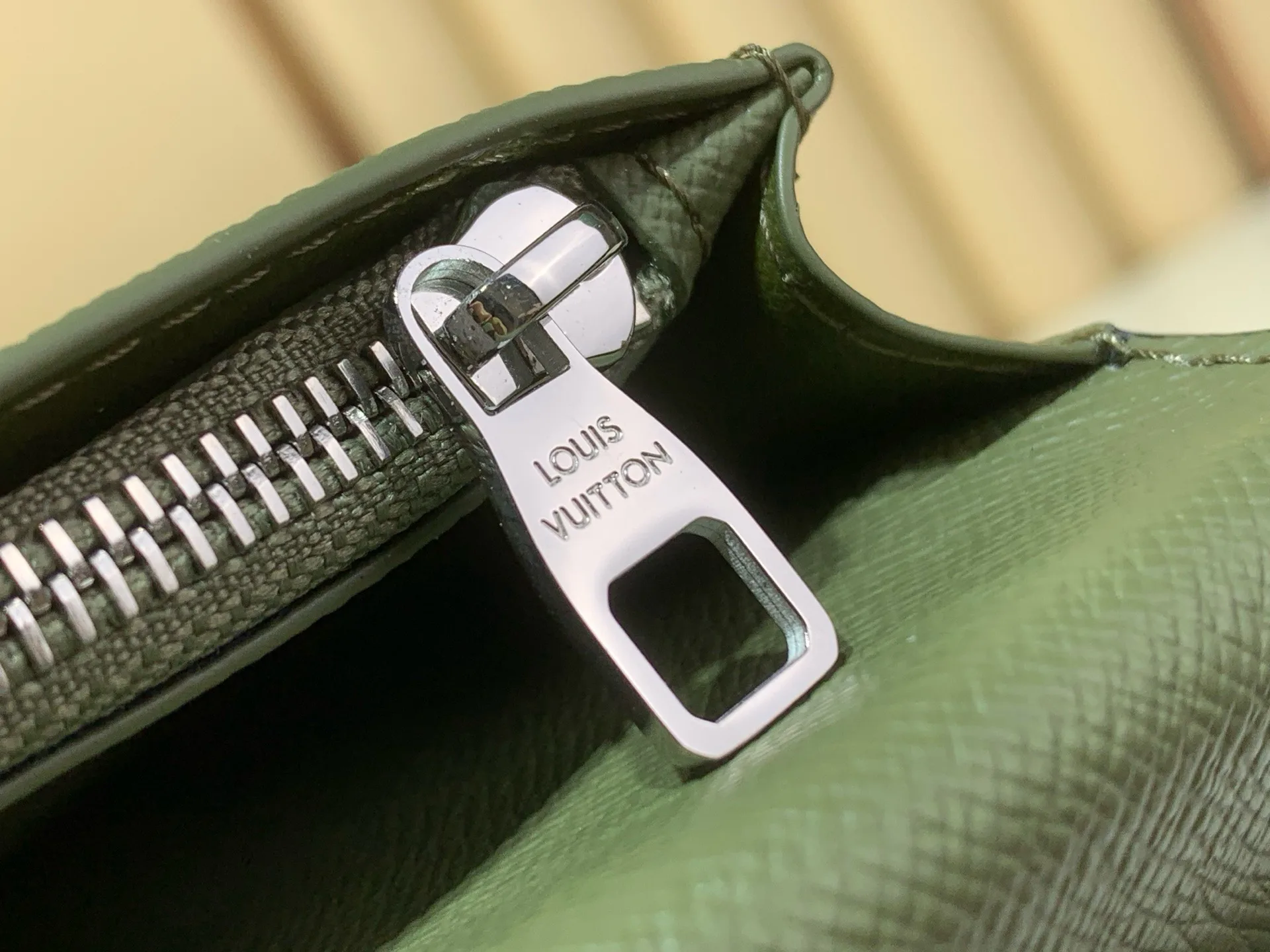Клатчи Женские Louis Vuitton 17499383