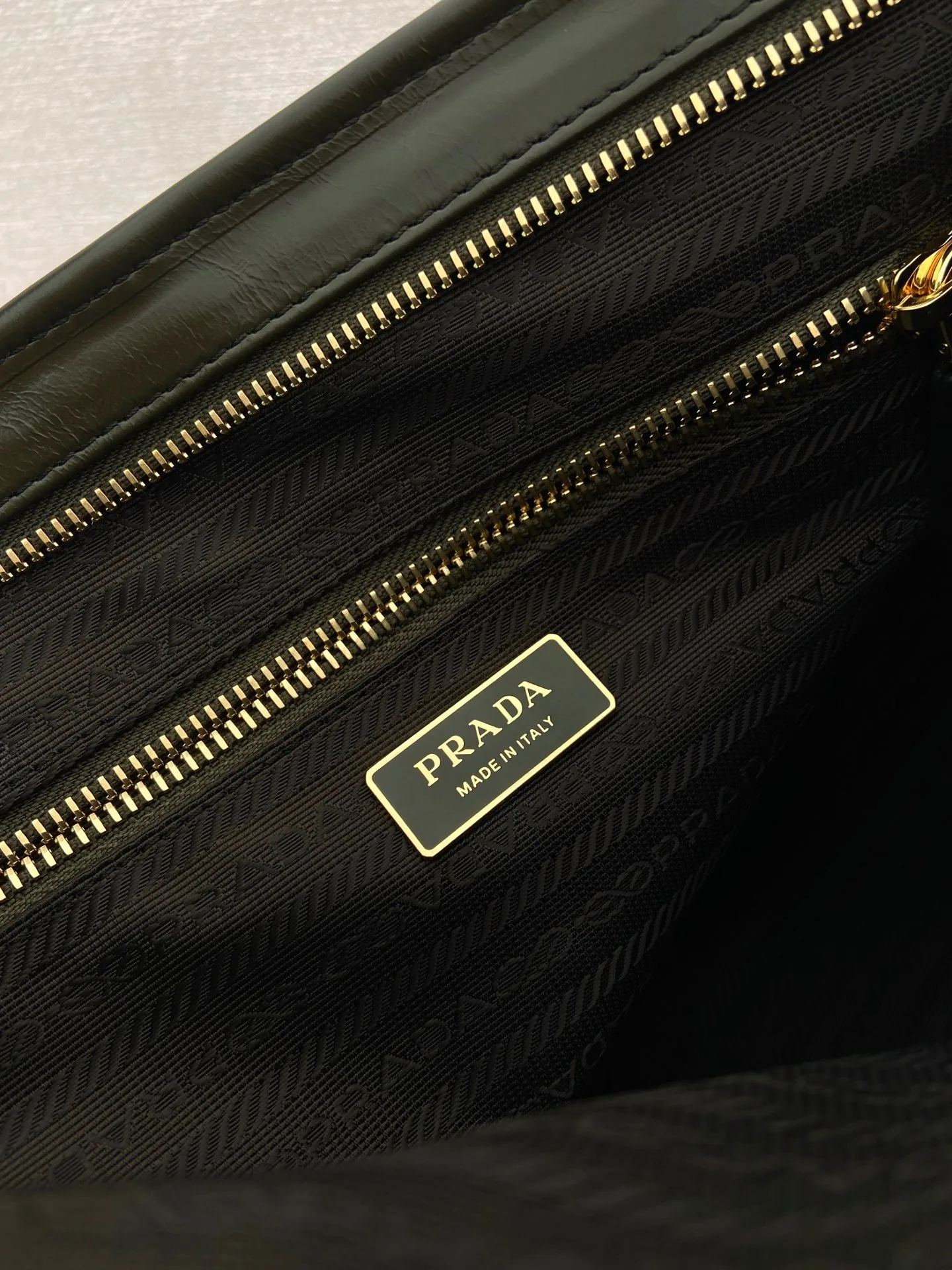 Классические Сумки Женские Prada 18184678