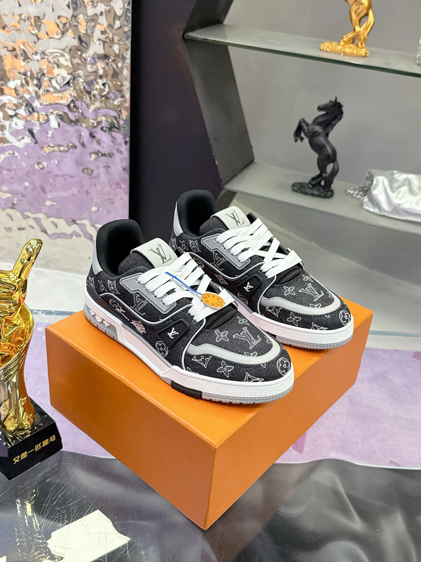 Кроссовки Женские Louis Vuitton 17930921