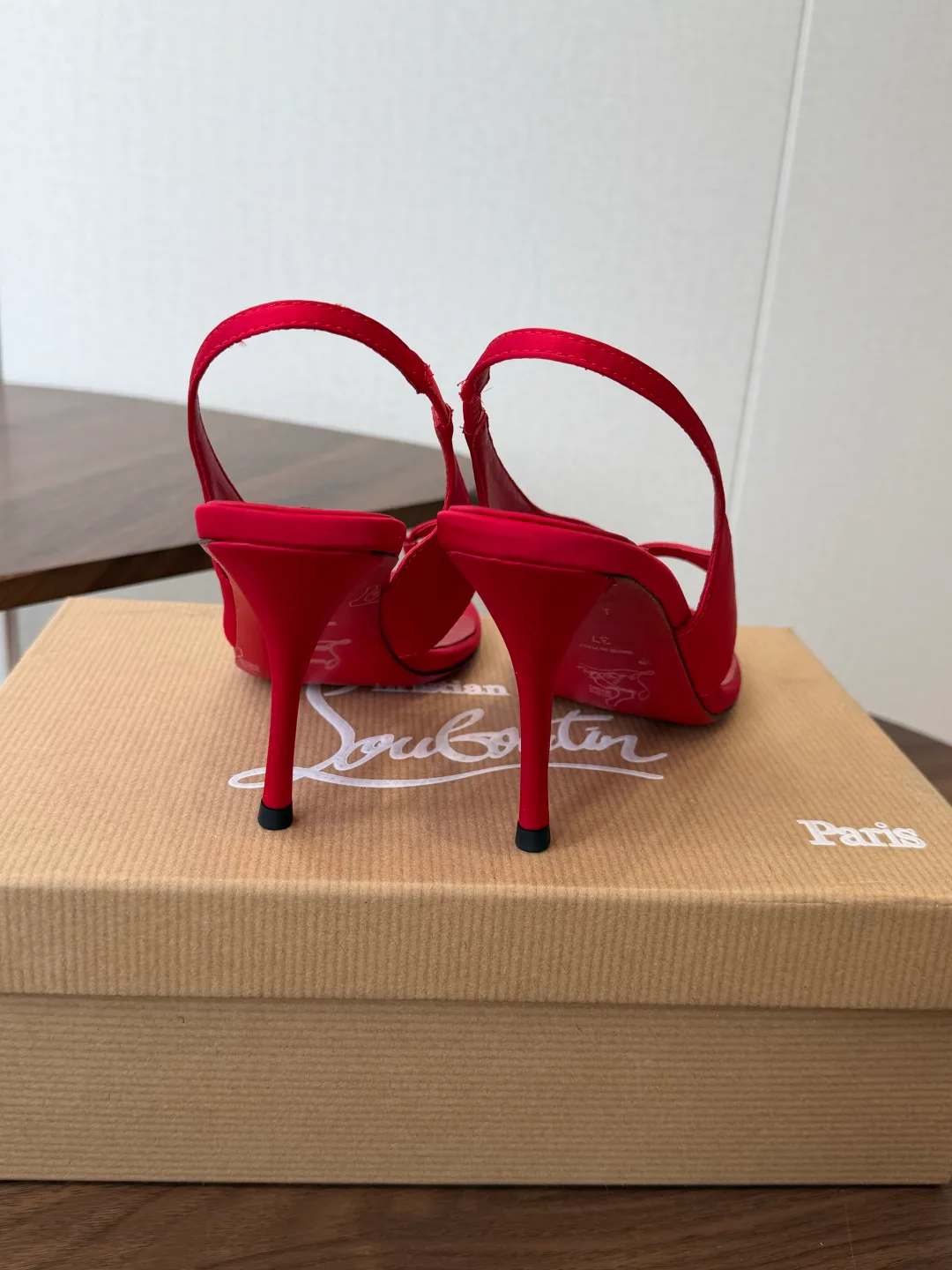 Босоножки Женские Christian Louboutin 18953289